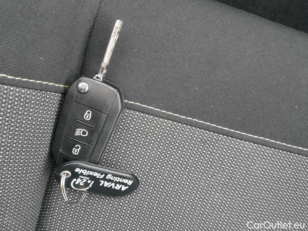  Citroen  C3 CITROEN  / 2016 / 5P / berlina con portón BlueHDi 73KW (100CV) S&S FEEL #4