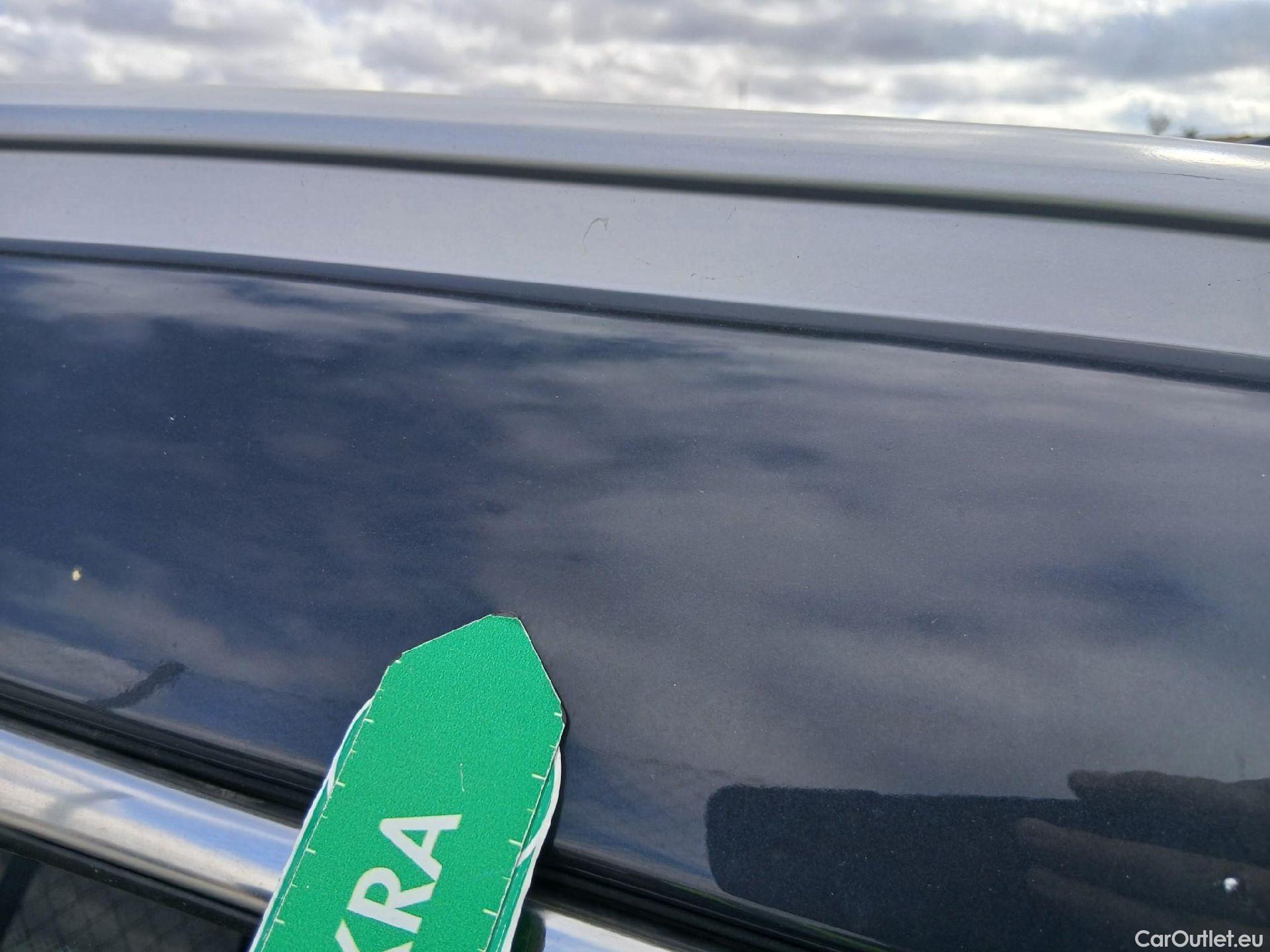  KIA  Sportage KIA  1.6MHEV Drive 100kW(136CV) 4x2(Crist Tintados) #24