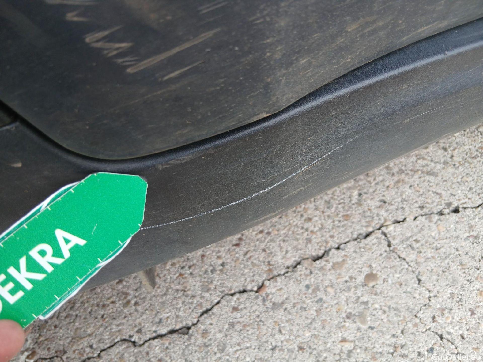  KIA  Sportage KIA  1.6MHEV Drive 100kW(136CV) 4x2(Crist Tintados) #32