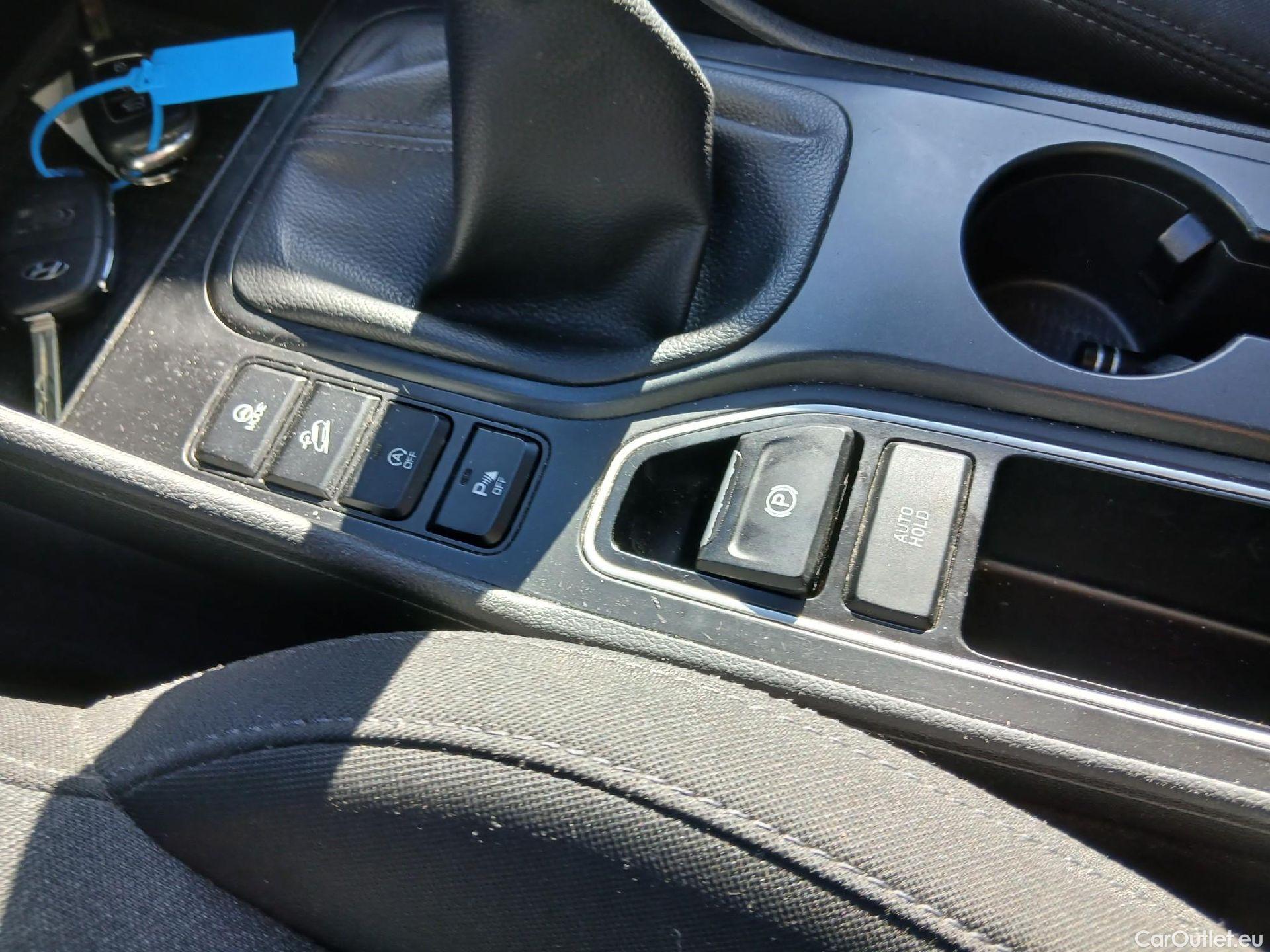  Hyundai  Tucson HYUNDAI  / 2018 / 5P / todoterreno 1.6 CRDI 85kW (116CV) 48V SLE 4X2(SP)(SL) #20