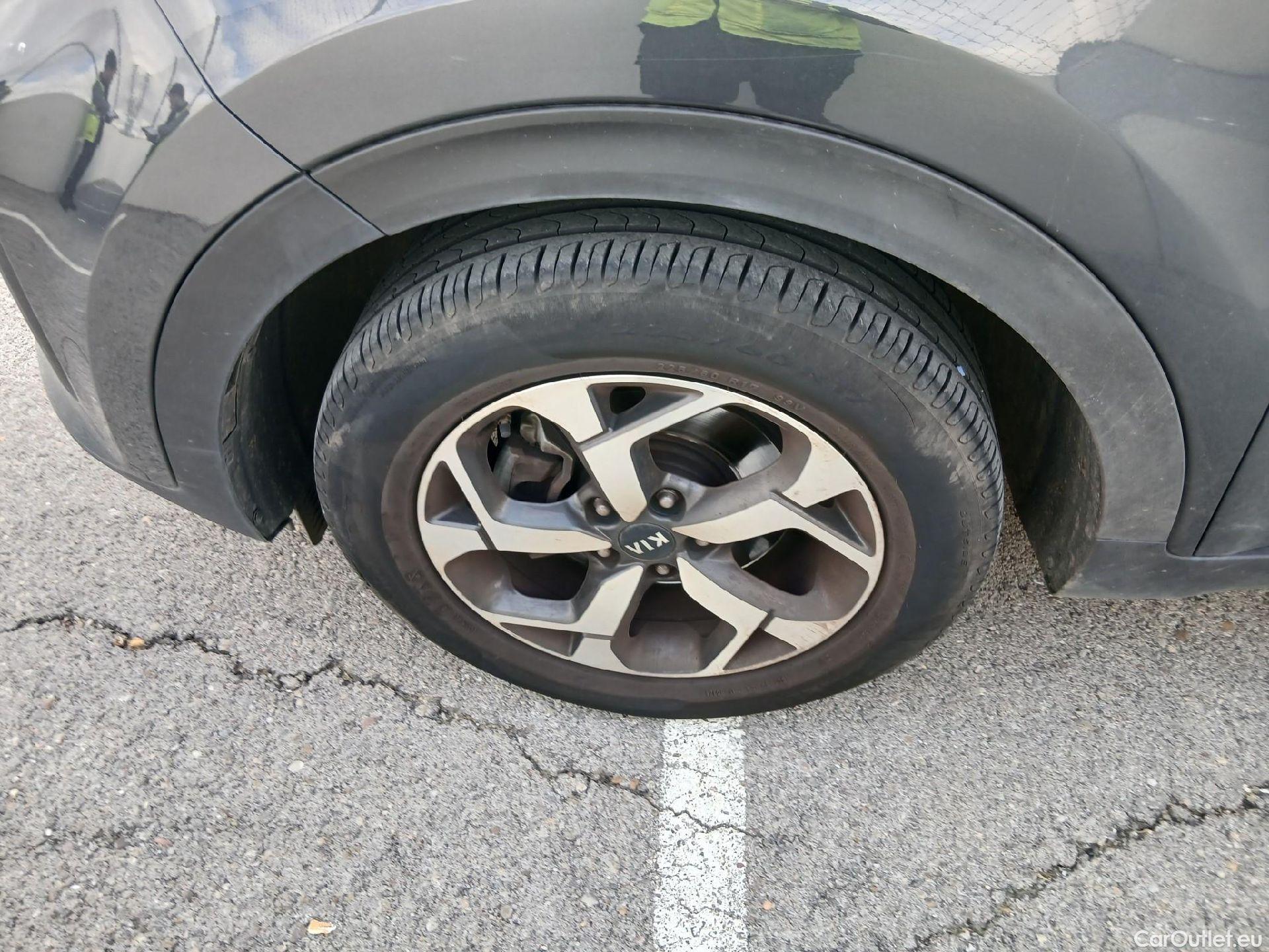  KIA  Sportage KIA  1.6MHEV Drive 100kW(136CV) 4x2(Crist Tintados) #7