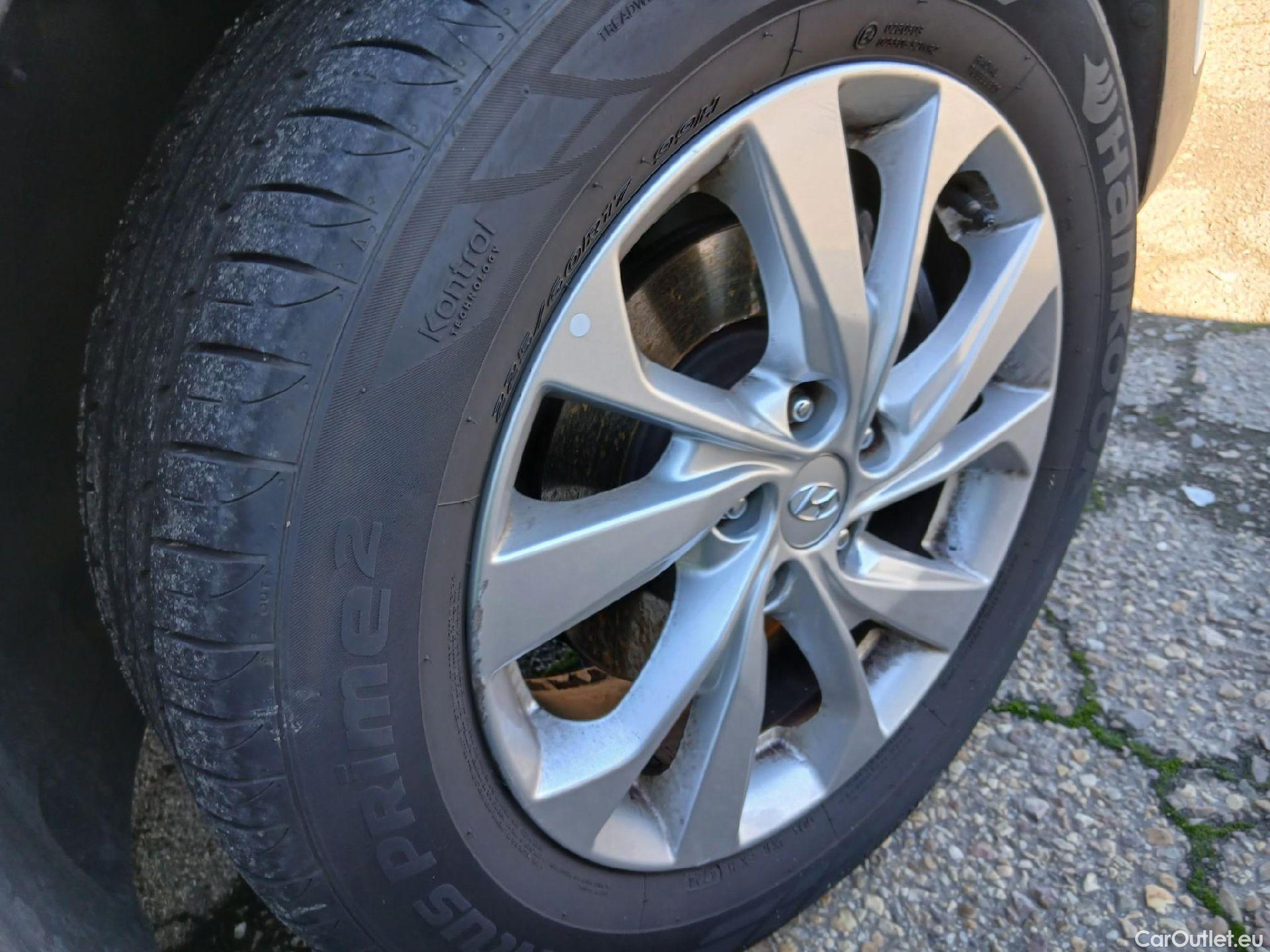  Hyundai  Tucson HYUNDAI  / 2018 / 5P / todoterreno 1.6 CRDI 85kW (116CV) 48V SLE 4X2(SP)(SL) #50