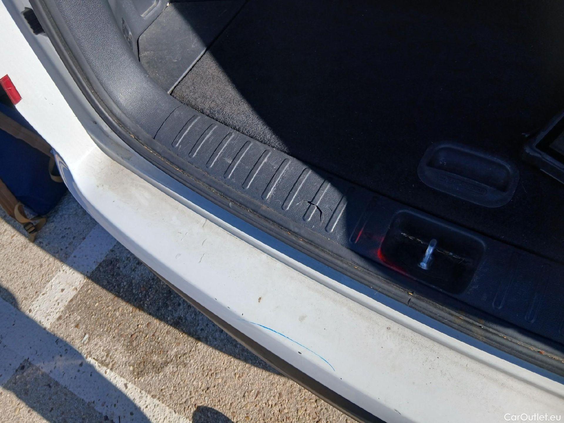  Hyundai  Tucson HYUNDAI  / 2018 / 5P / todoterreno 1.6 CRDI 85kW (116CV) 48V SLE 4X2(SP)(SL) #36