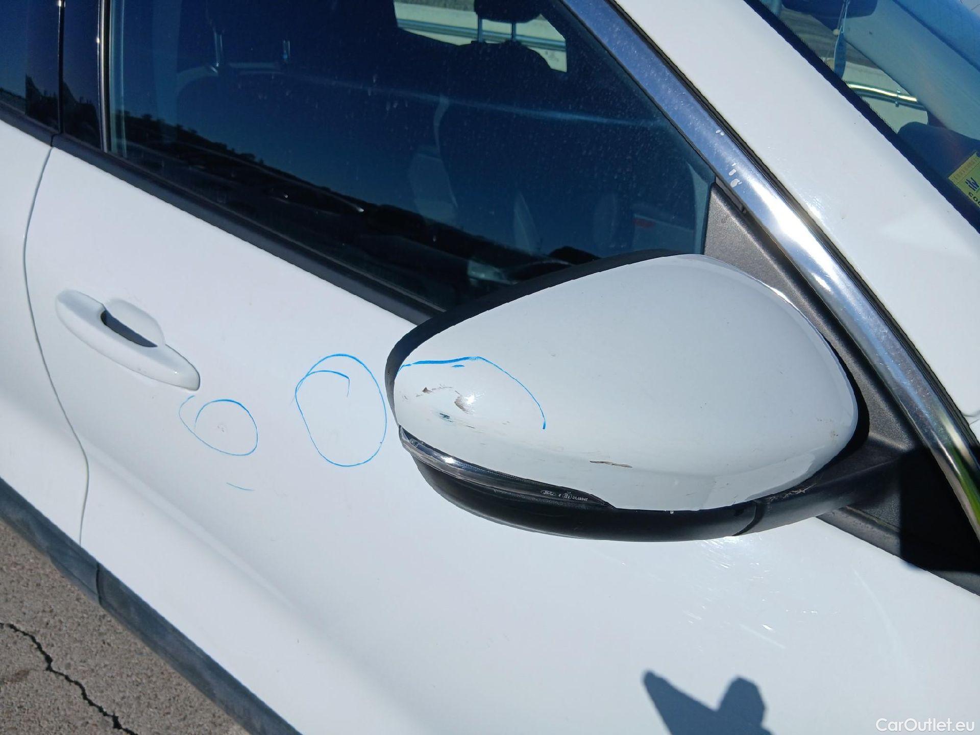  Ford  Kuga FORD  / 2019 / 5P / todoterreno Titanium 2.0 EcoBlue MHEV 110kW (150CV) #28