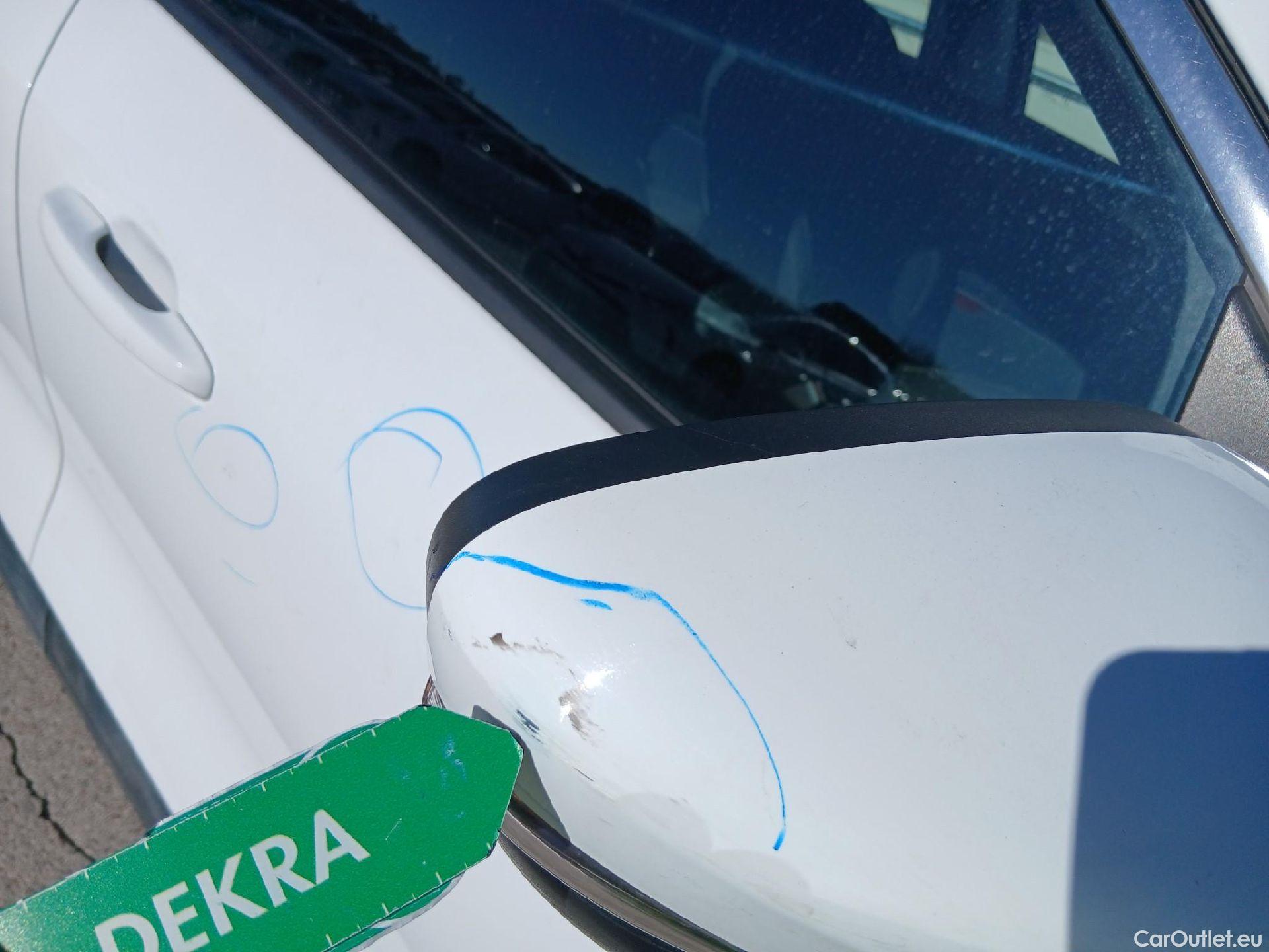  Ford  Kuga FORD  / 2019 / 5P / todoterreno Titanium 2.0 EcoBlue MHEV 110kW (150CV) #29