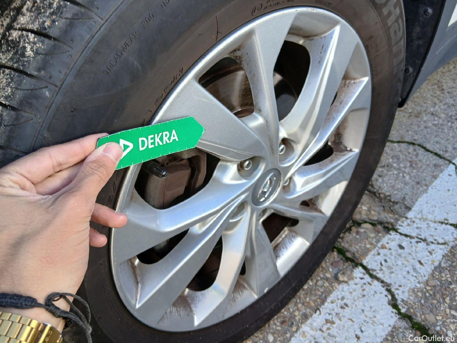  Hyundai  Tucson HYUNDAI  / 2018 / 5P / todoterreno 1.6 CRDI 85kW (116CV) 48V SLE 4X2(SP)(SL) #11