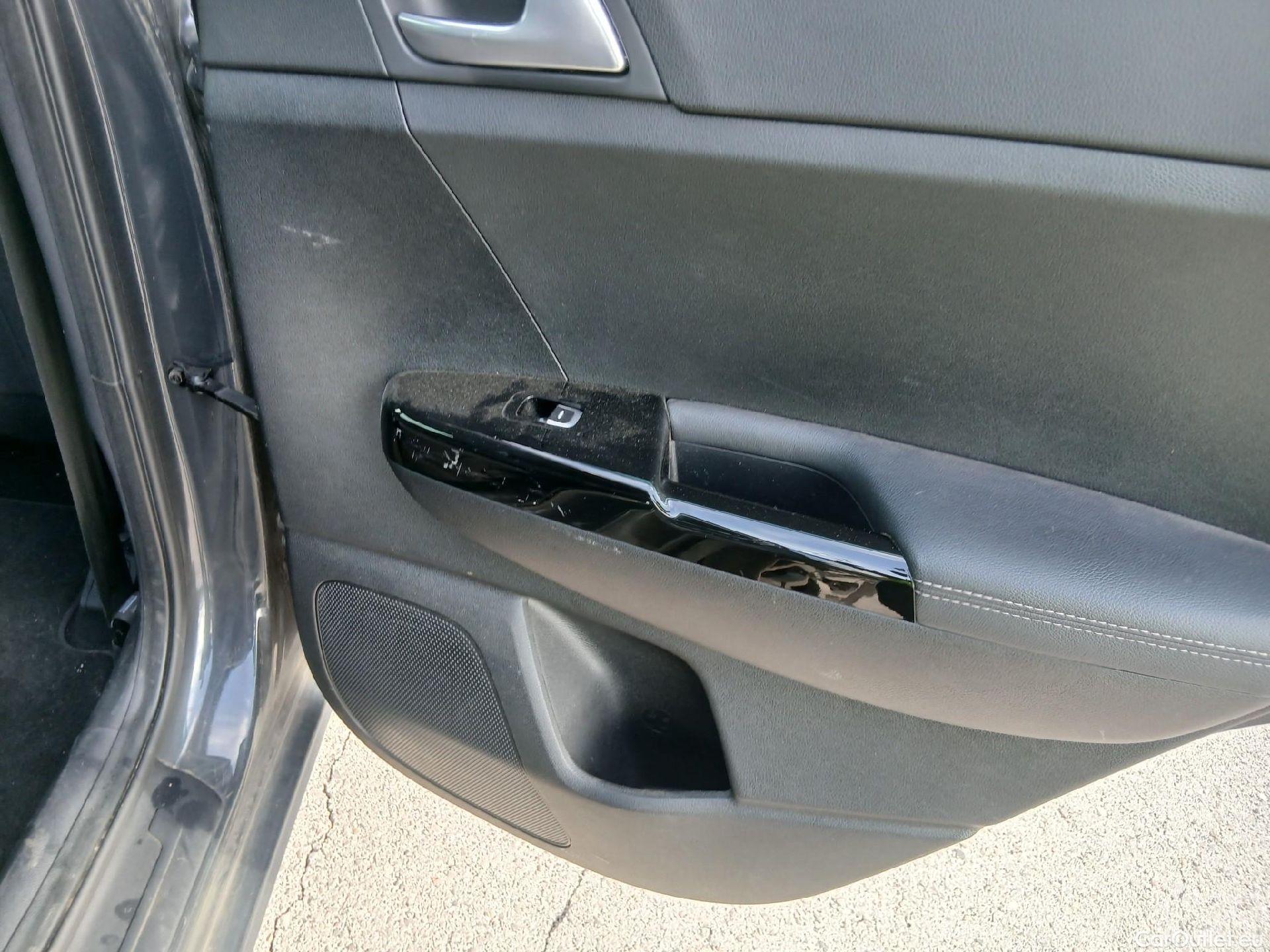  KIA  Sportage KIA  1.6MHEV Drive 100kW(136CV) 4x2(Crist Tintados) #4