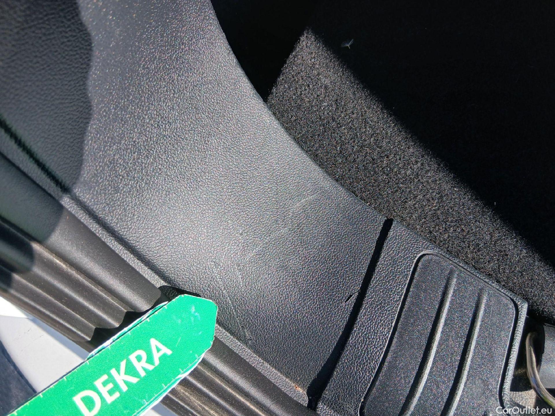  Ford  Kuga FORD  / 2019 / 5P / todoterreno Titanium 2.0 EcoBlue MHEV 110kW (150CV) #8