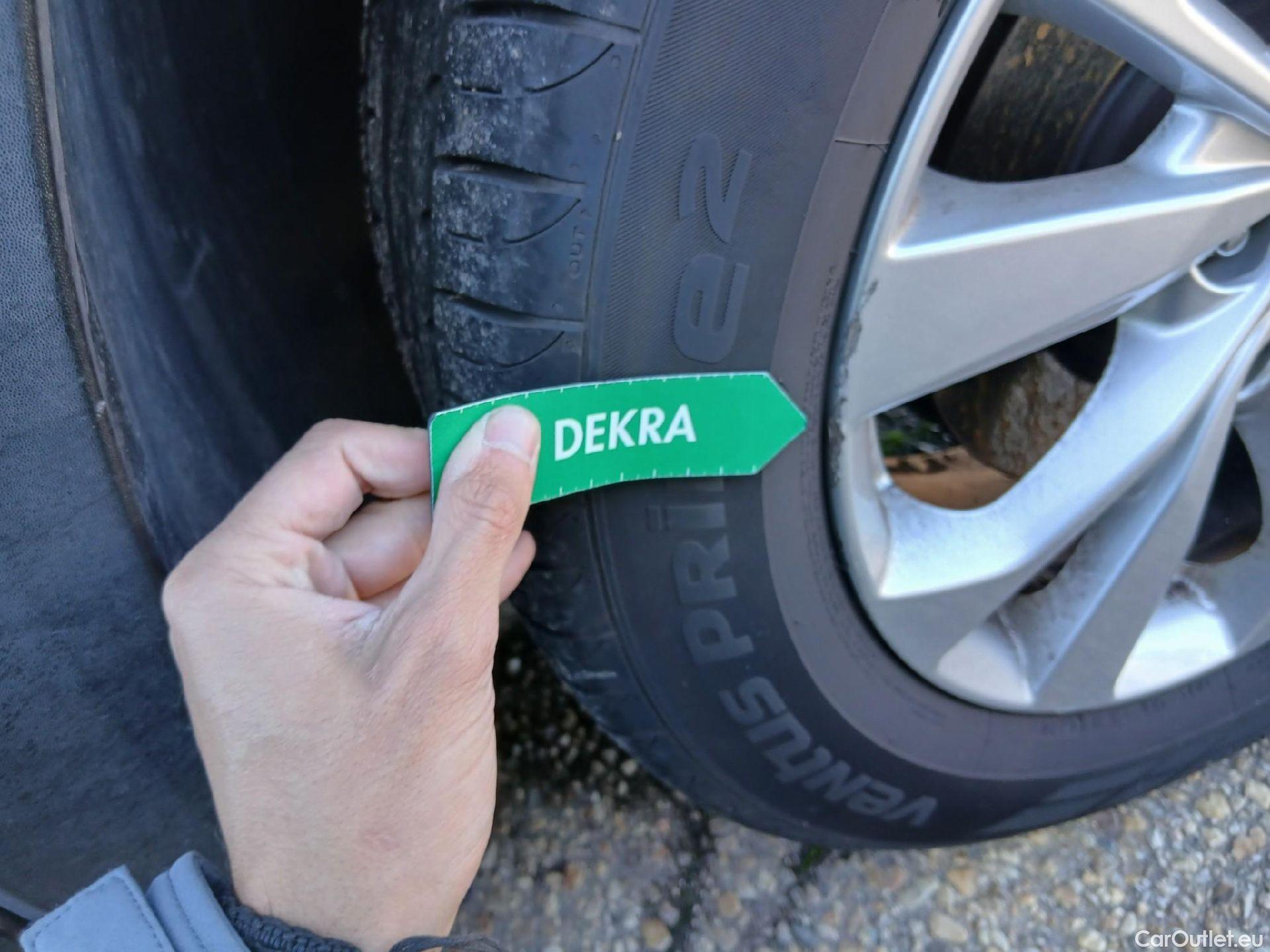  Hyundai  Tucson HYUNDAI  / 2018 / 5P / todoterreno 1.6 CRDI 85kW (116CV) 48V SLE 4X2(SP)(SL) #49