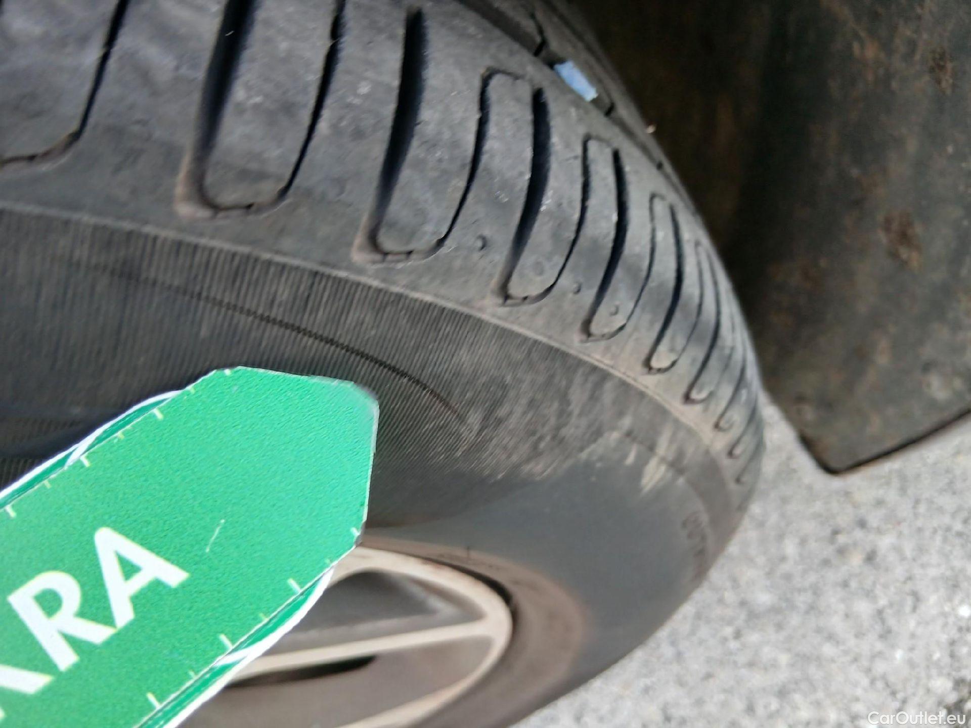  KIA  Sportage KIA  1.6MHEV Drive 100kW(136CV) 4x2(Crist Tintados) #6