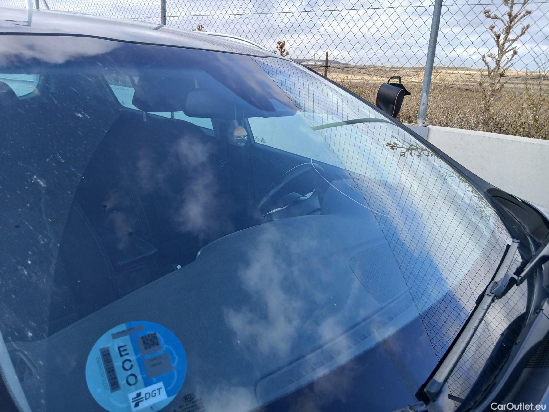  KIA  Sportage KIA  1.6MHEV Drive 100kW(136CV) 4x2(Crist Tintados) #9