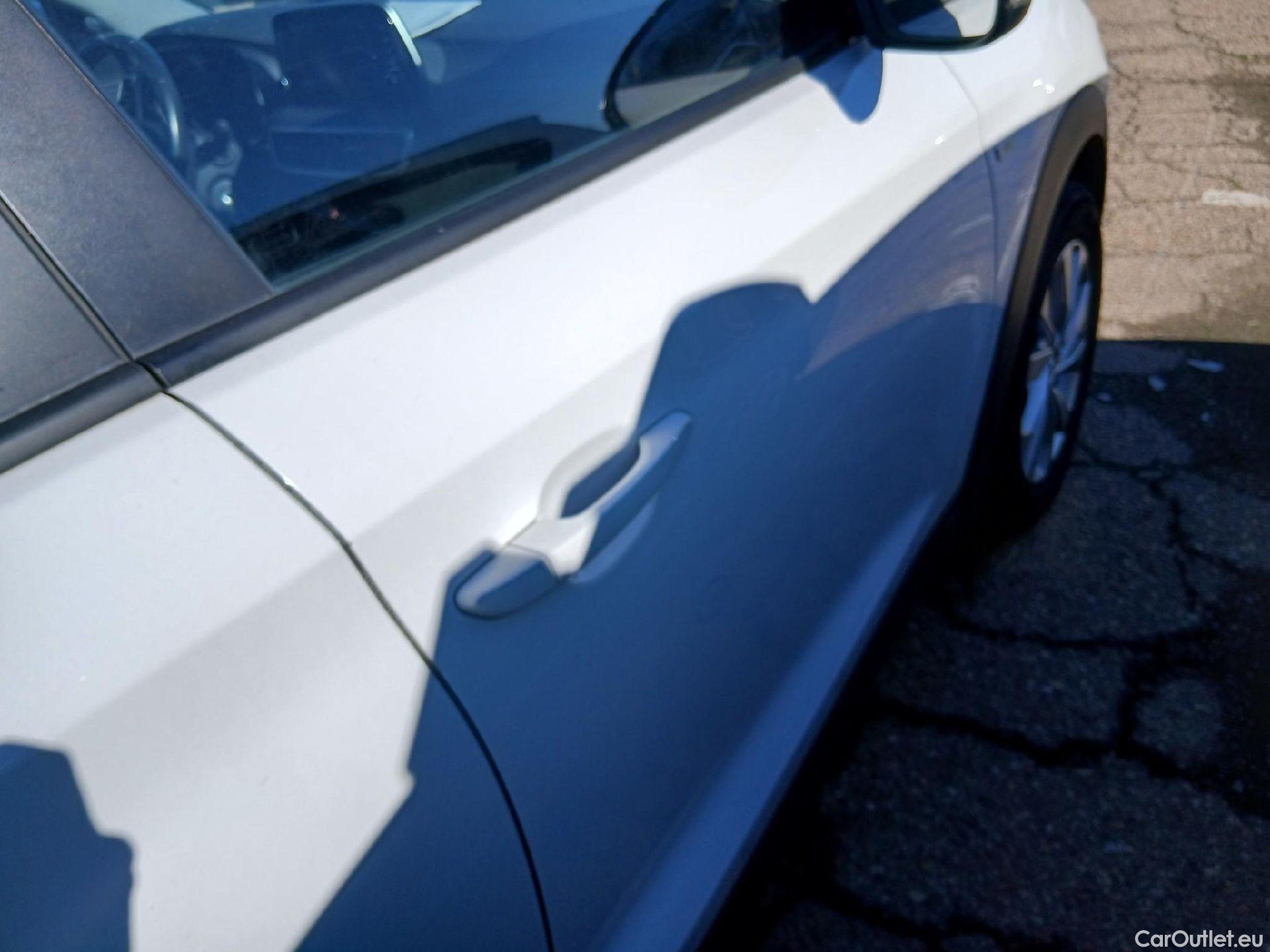  Hyundai  Tucson HYUNDAI  / 2018 / 5P / todoterreno 1.6 CRDI 85kW (116CV) 48V SLE 4X2(SP)(SL) #44