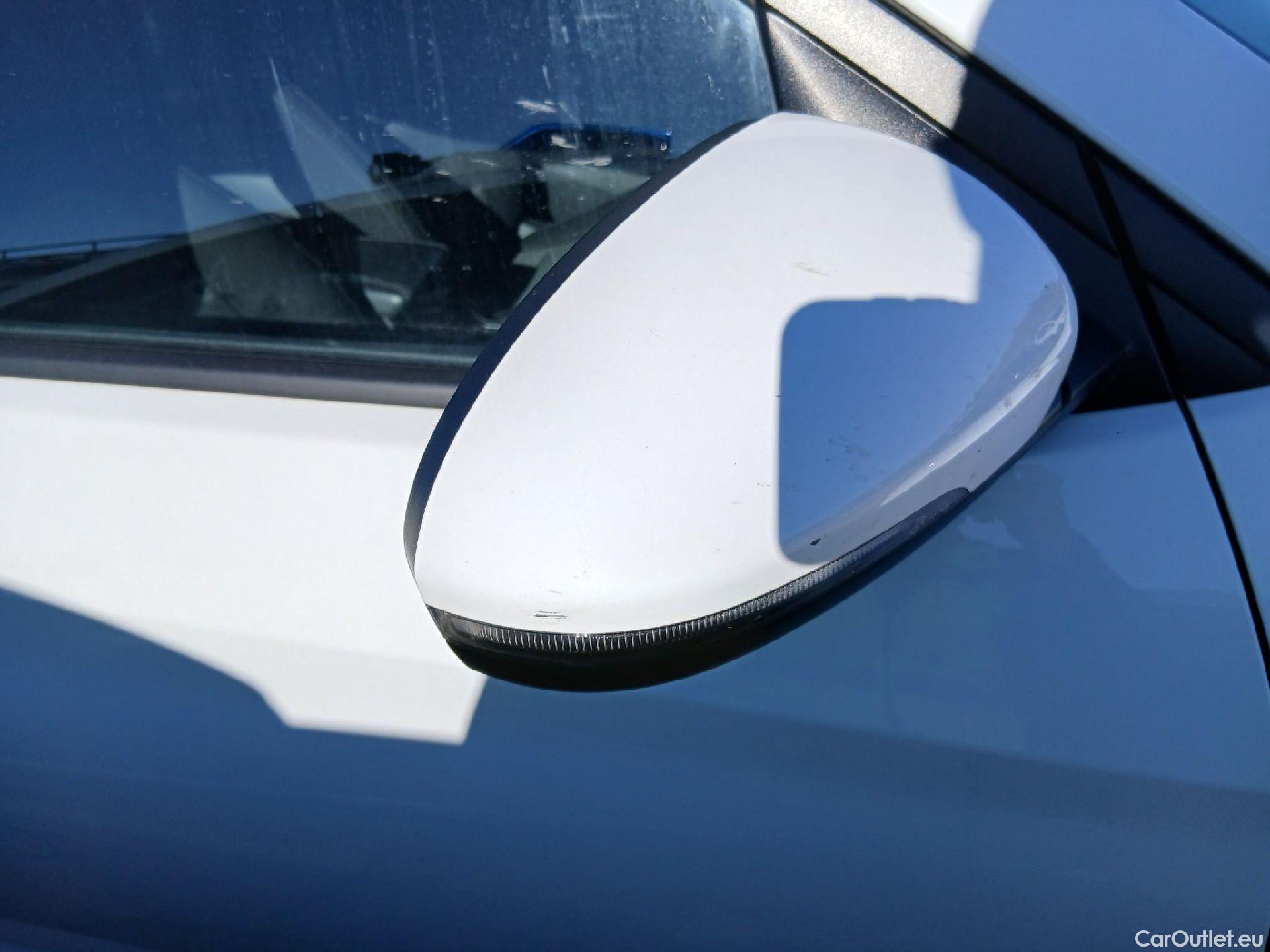  Hyundai  Tucson HYUNDAI  / 2018 / 5P / todoterreno 1.6 CRDI 85kW (116CV) 48V SLE 4X2(SP)(SL) #45