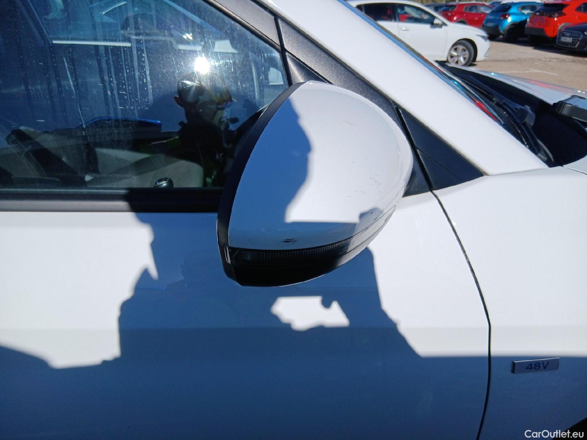  Hyundai  Tucson HYUNDAI  / 2018 / 5P / todoterreno 1.6 CRDI 85kW (116CV) 48V SLE 4X2(SP)(SL) #48