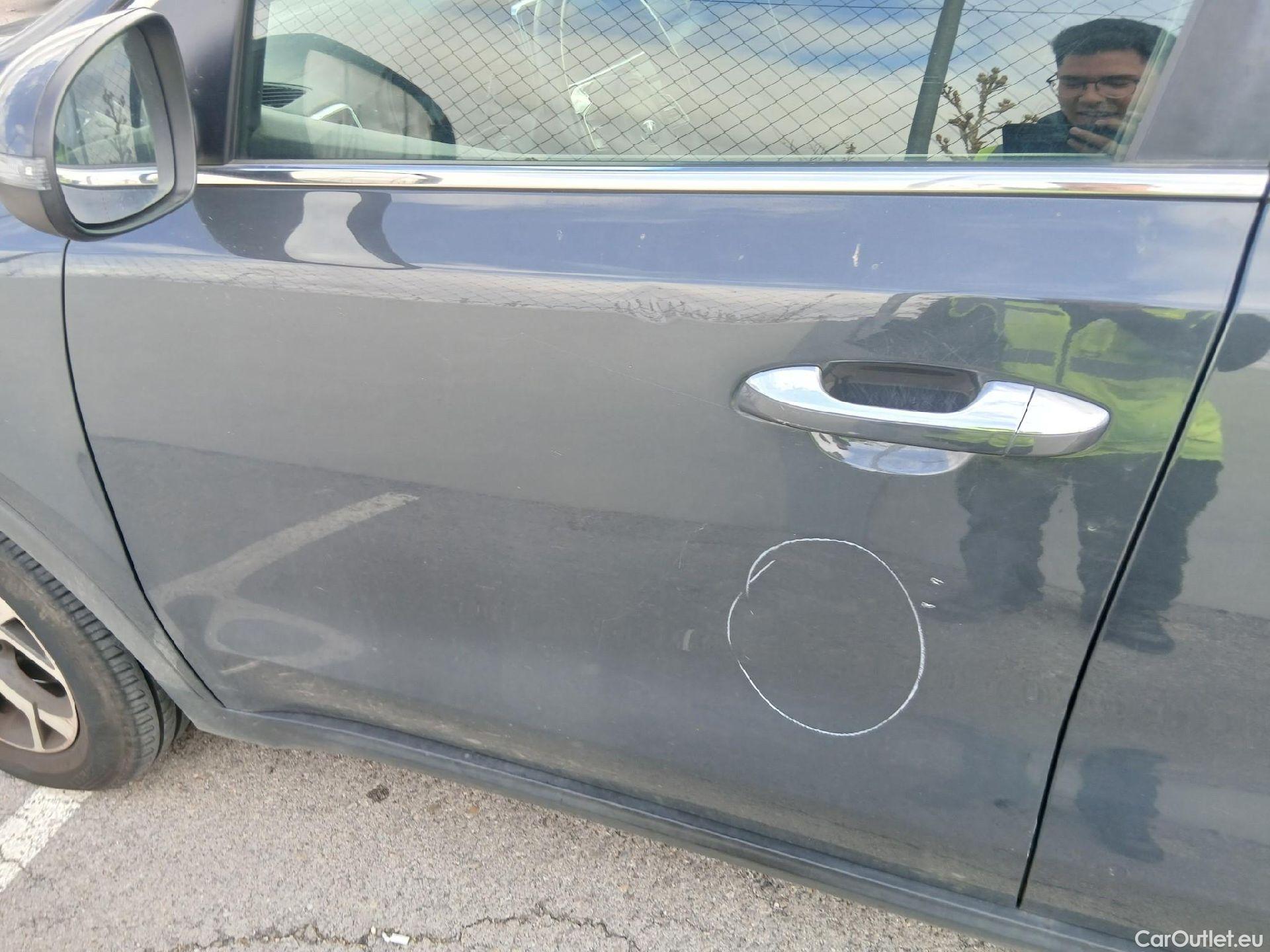  KIA  Sportage KIA  1.6MHEV Drive 100kW(136CV) 4x2(Crist Tintados) #18