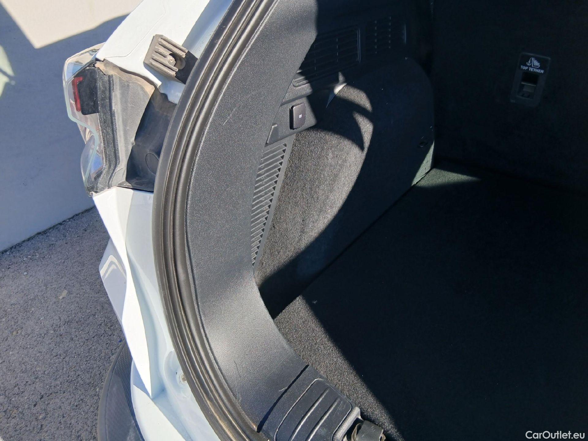  Ford  Kuga FORD  / 2019 / 5P / todoterreno Titanium 2.0 EcoBlue MHEV 110kW (150CV) #7