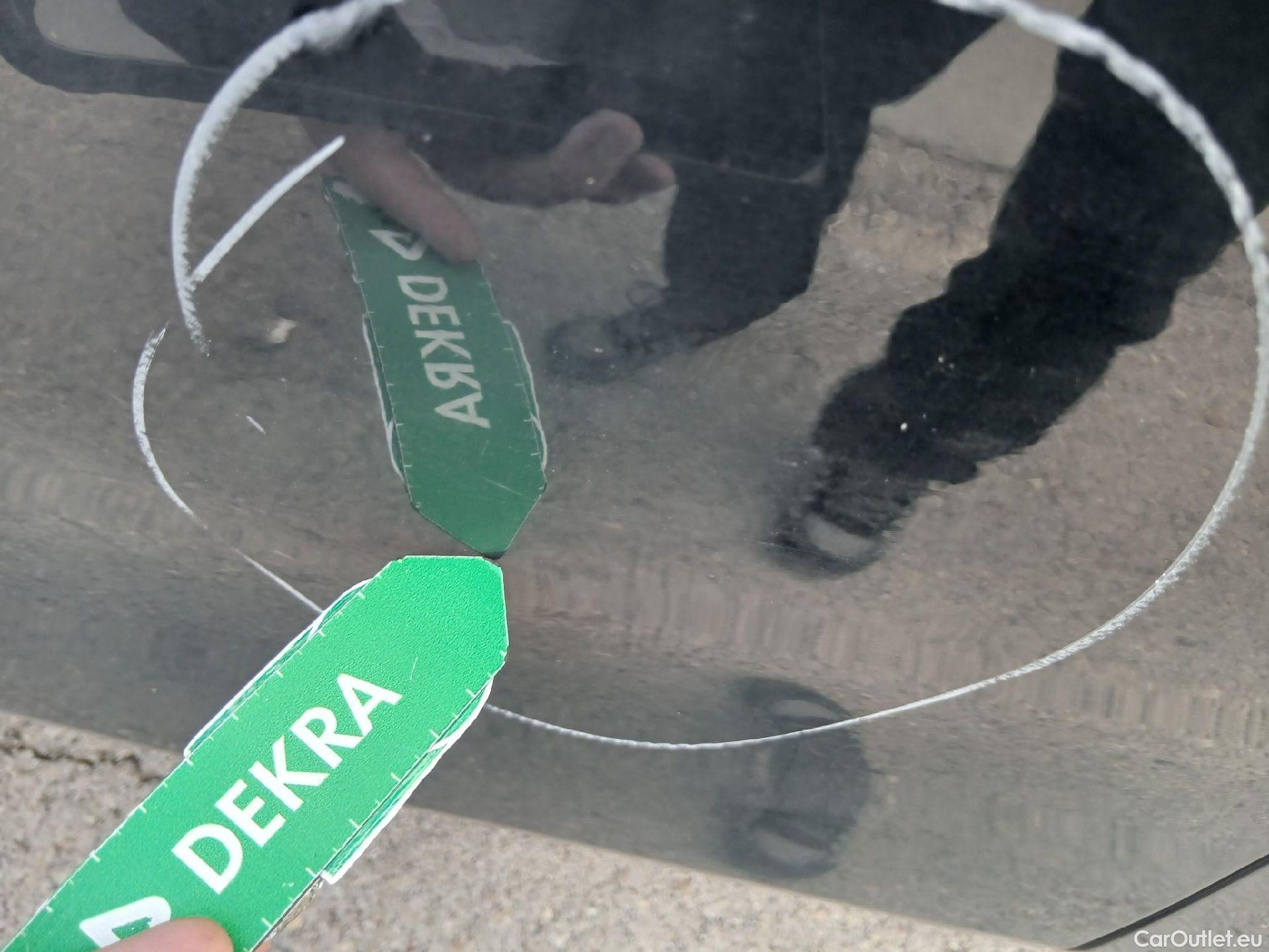  KIA  Sportage KIA  1.6MHEV Drive 100kW(136CV) 4x2(Crist Tintados) #17