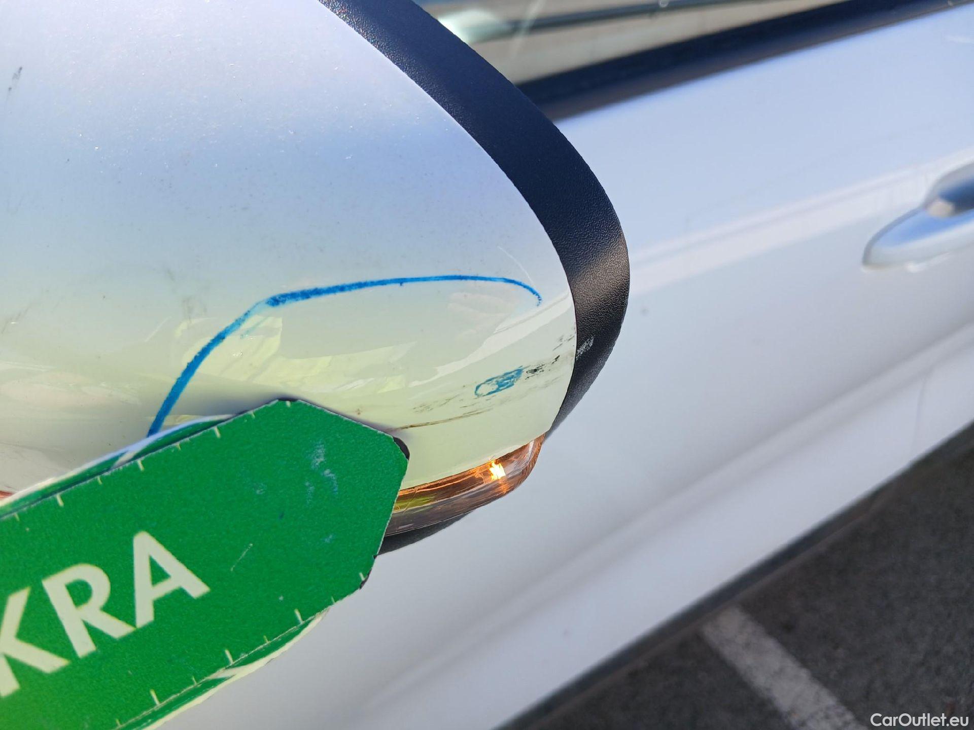  Ford  Kuga FORD  / 2019 / 5P / todoterreno Titanium 2.0 EcoBlue MHEV 110kW (150CV) #12