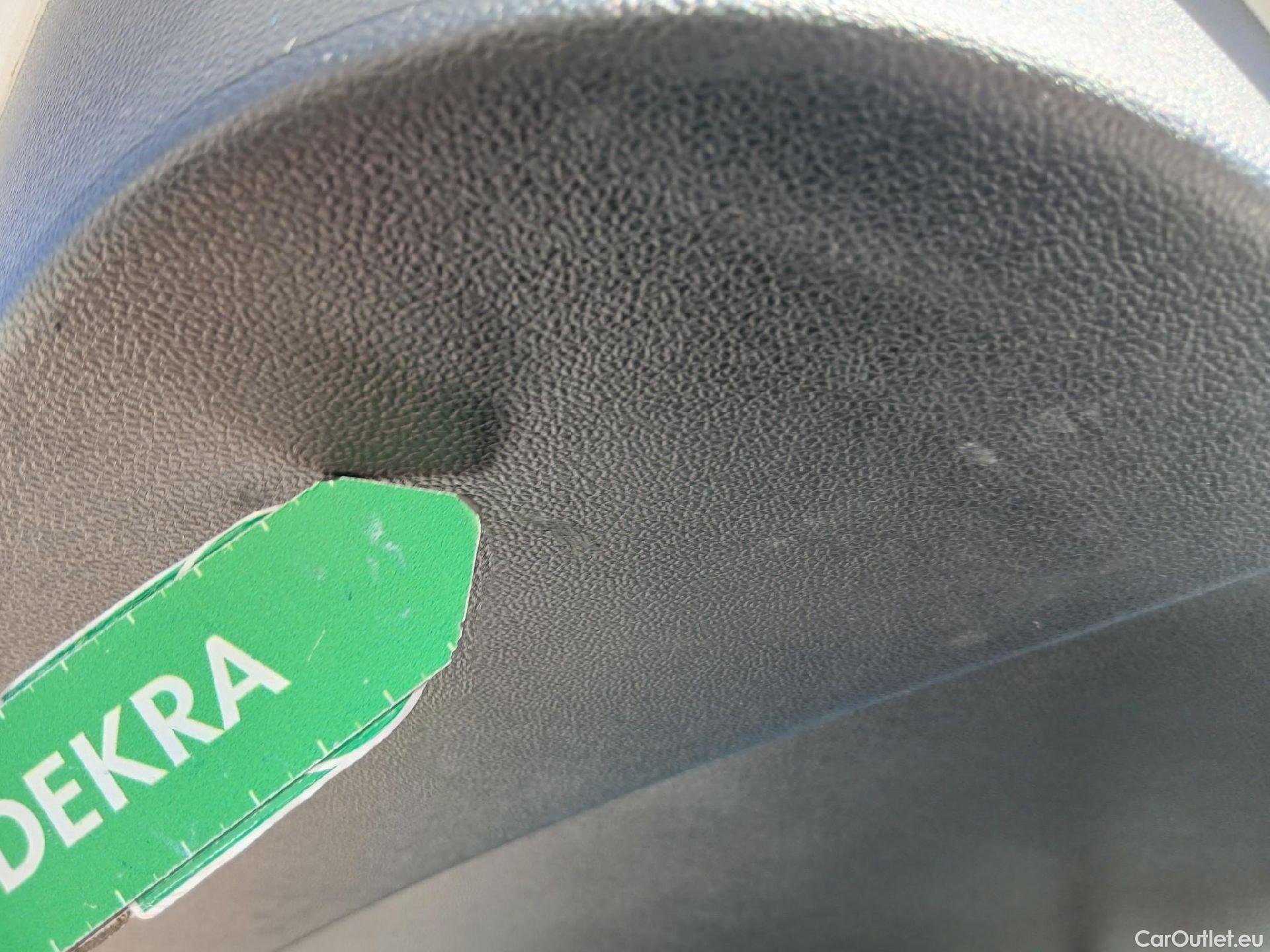  Ford  Kuga FORD  / 2019 / 5P / todoterreno Titanium 2.0 EcoBlue MHEV 110kW (150CV) #6