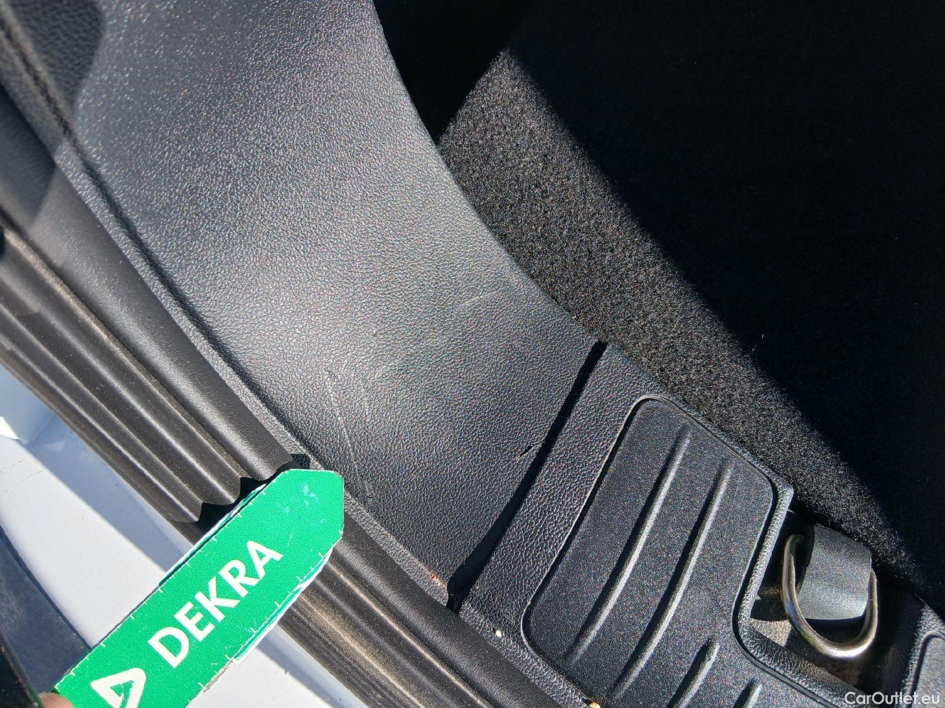  Ford  Kuga FORD  / 2019 / 5P / todoterreno Titanium 2.0 EcoBlue MHEV 110kW (150CV) #4