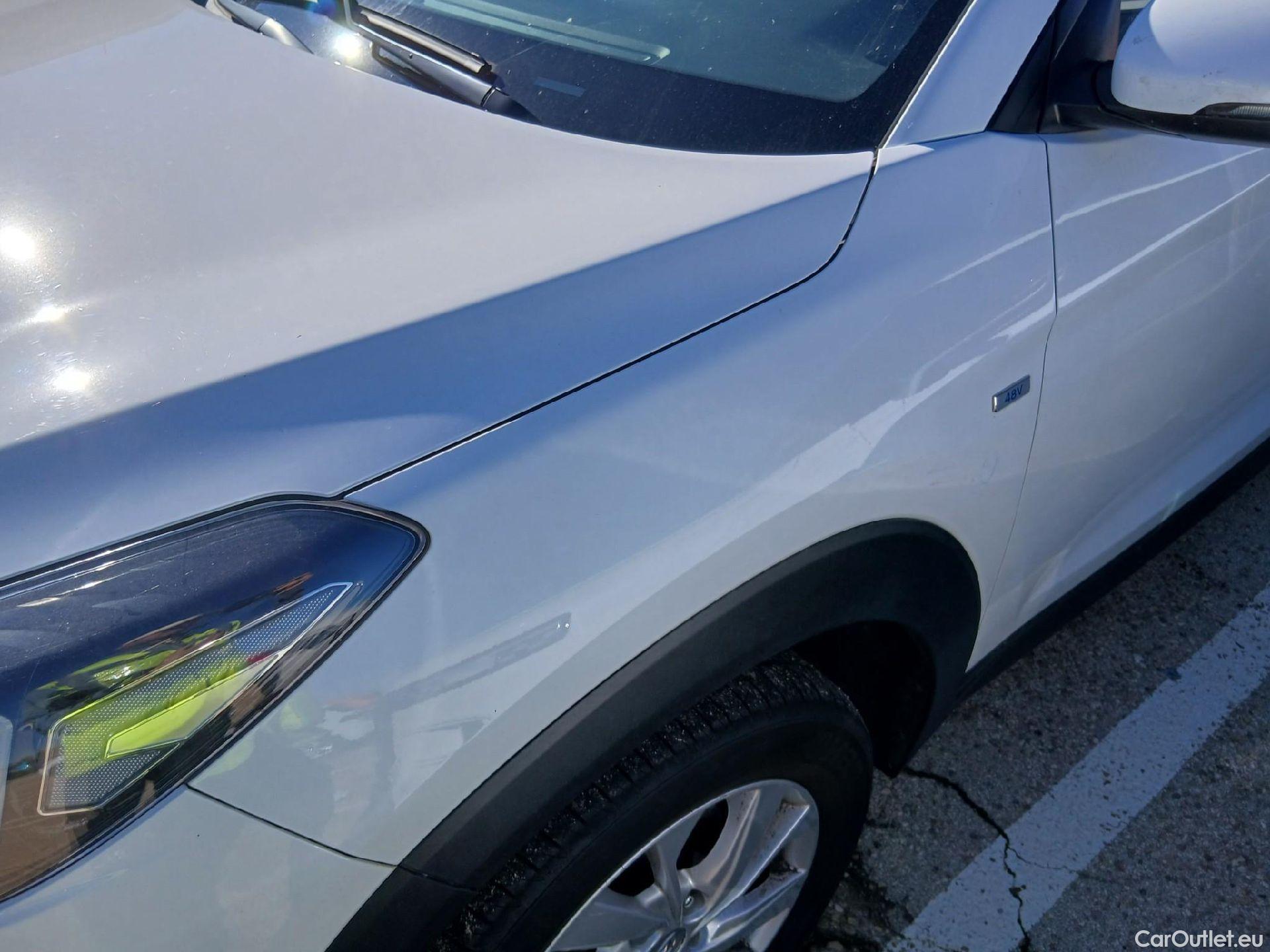  Hyundai  Tucson HYUNDAI  / 2018 / 5P / todoterreno 1.6 CRDI 85kW (116CV) 48V SLE 4X2(SP)(SL) #10