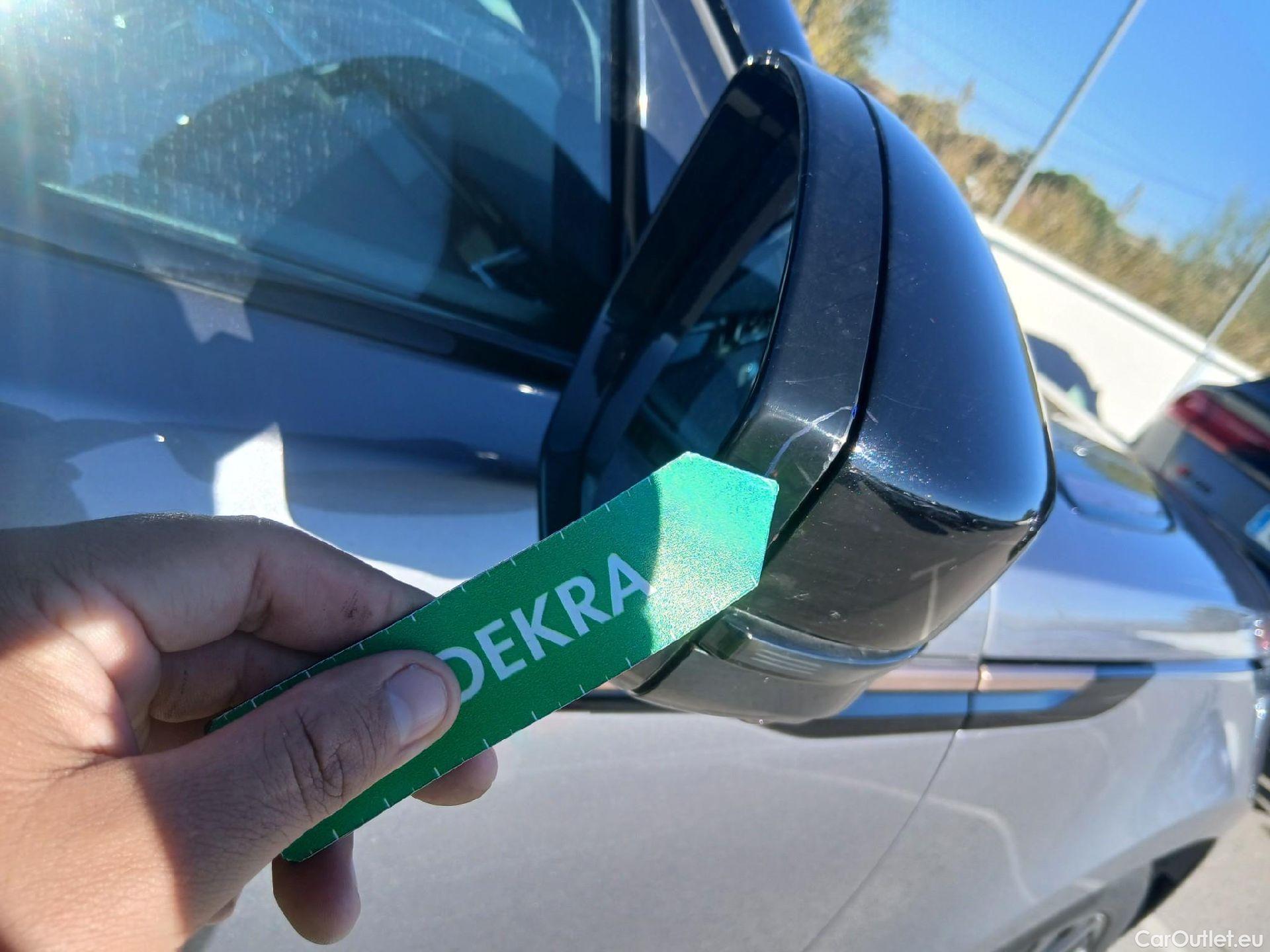  Land Rover  Range Rover LAND ROVER  Velar / 2017 / 5P / todoterreno 2.0D I4 150kW R-Dynamic S 4WD Auto #40