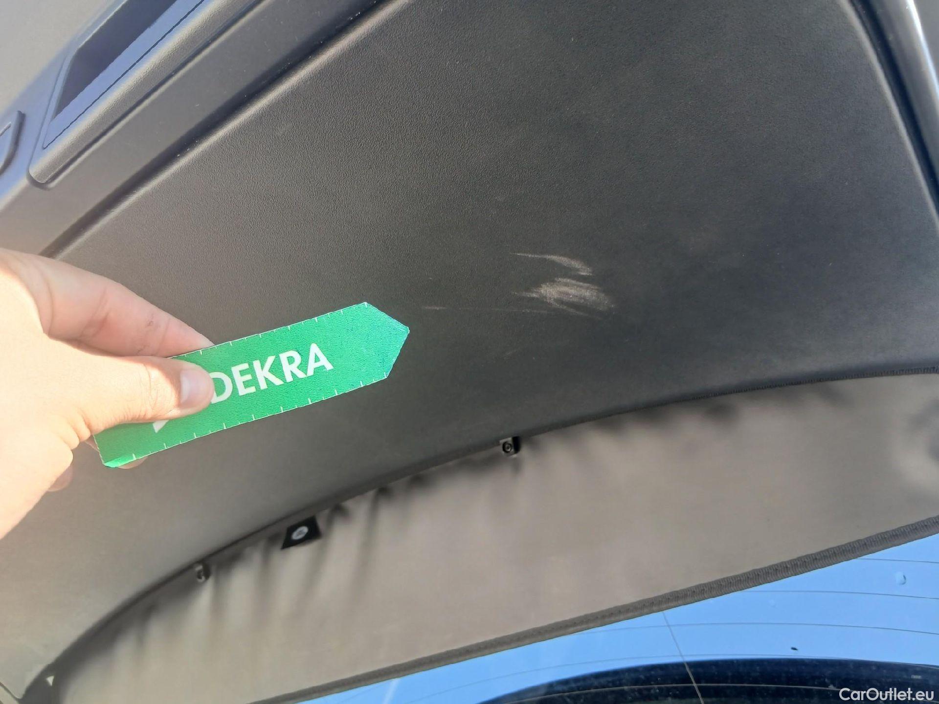  Land Rover  Range Rover LAND ROVER  Velar / 2017 / 5P / todoterreno 2.0D I4 150kW R-Dynamic S 4WD Auto #2