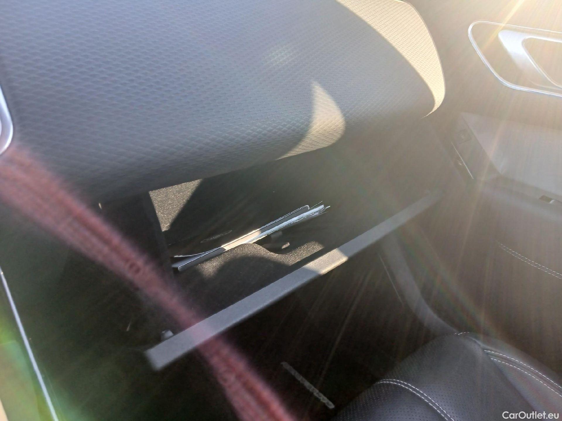  Land Rover  Range Rover LAND ROVER  Velar / 2017 / 5P / todoterreno 2.0D I4 150kW R-Dynamic S 4WD Auto #1