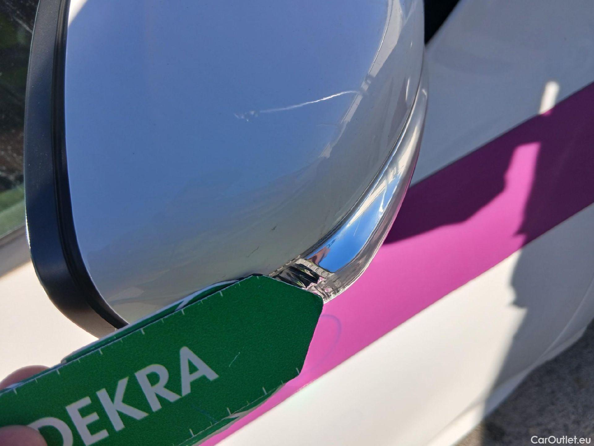  Peugeot  208 PEUGEOT  / 2015 / 5P / berlina con portón 5P ACTIVE BlueHDi 73kW (100CV) #32