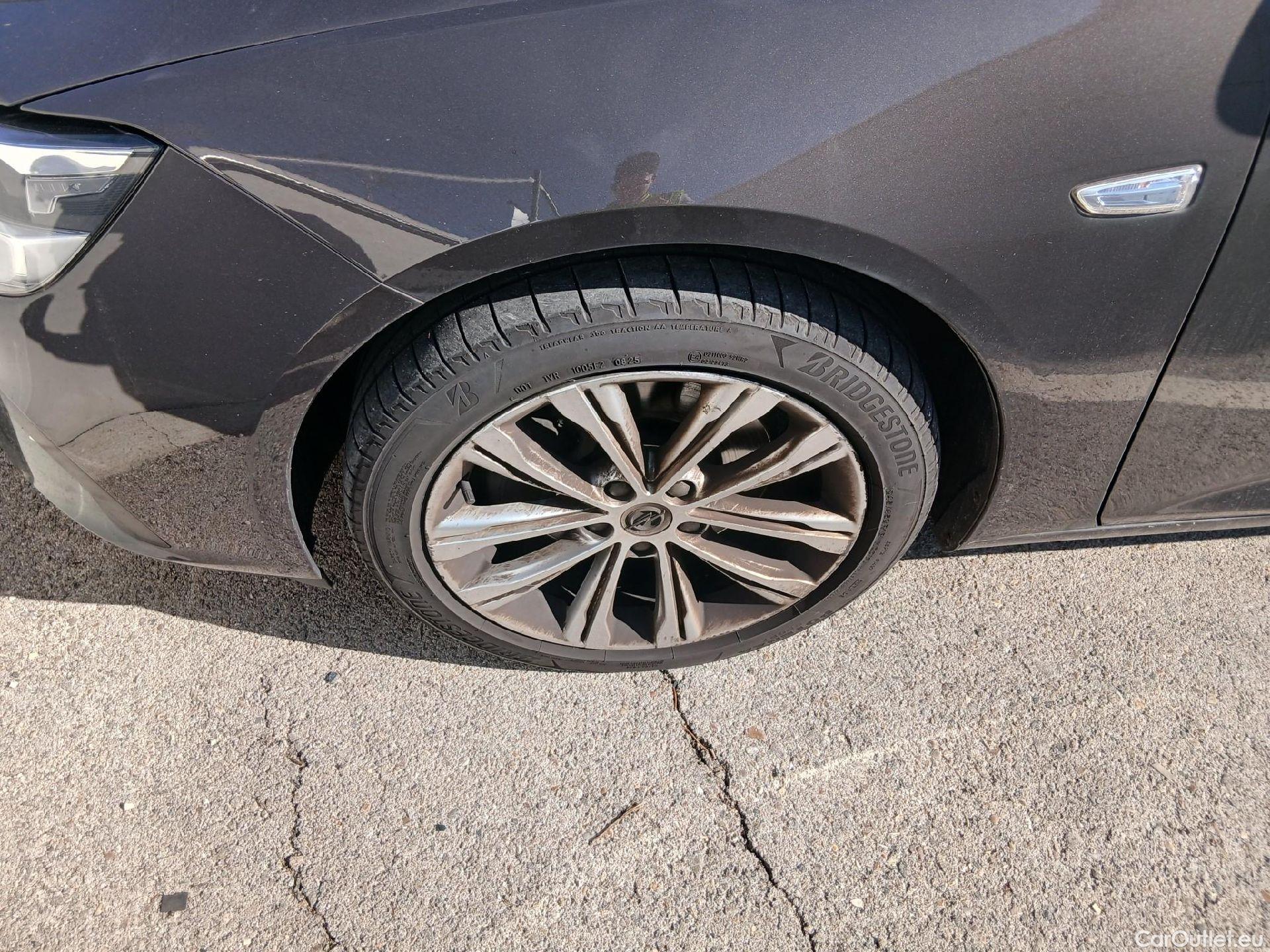  Land Rover  Discovery OPEL Insignia / 2020 / 5P / berlina con portón GS Business Elegance 2.0D DVH 130kW MT6 #1