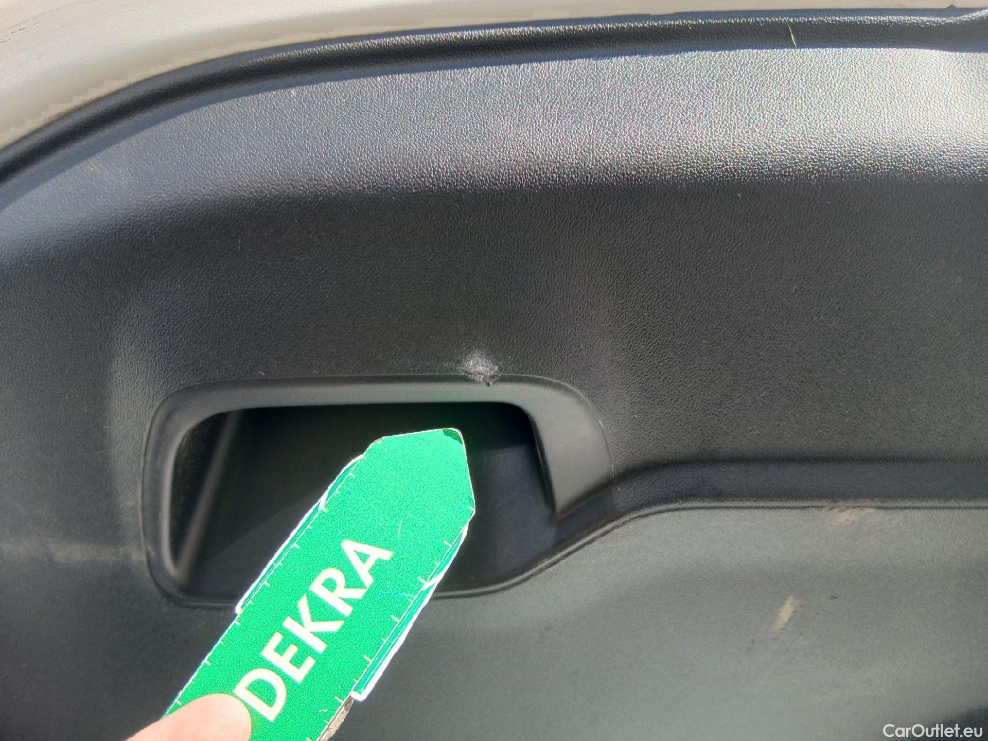  Peugeot  208 PEUGEOT  / 2015 / 5P / berlina con portón 5P ACTIVE BlueHDi 73kW (100CV) #11