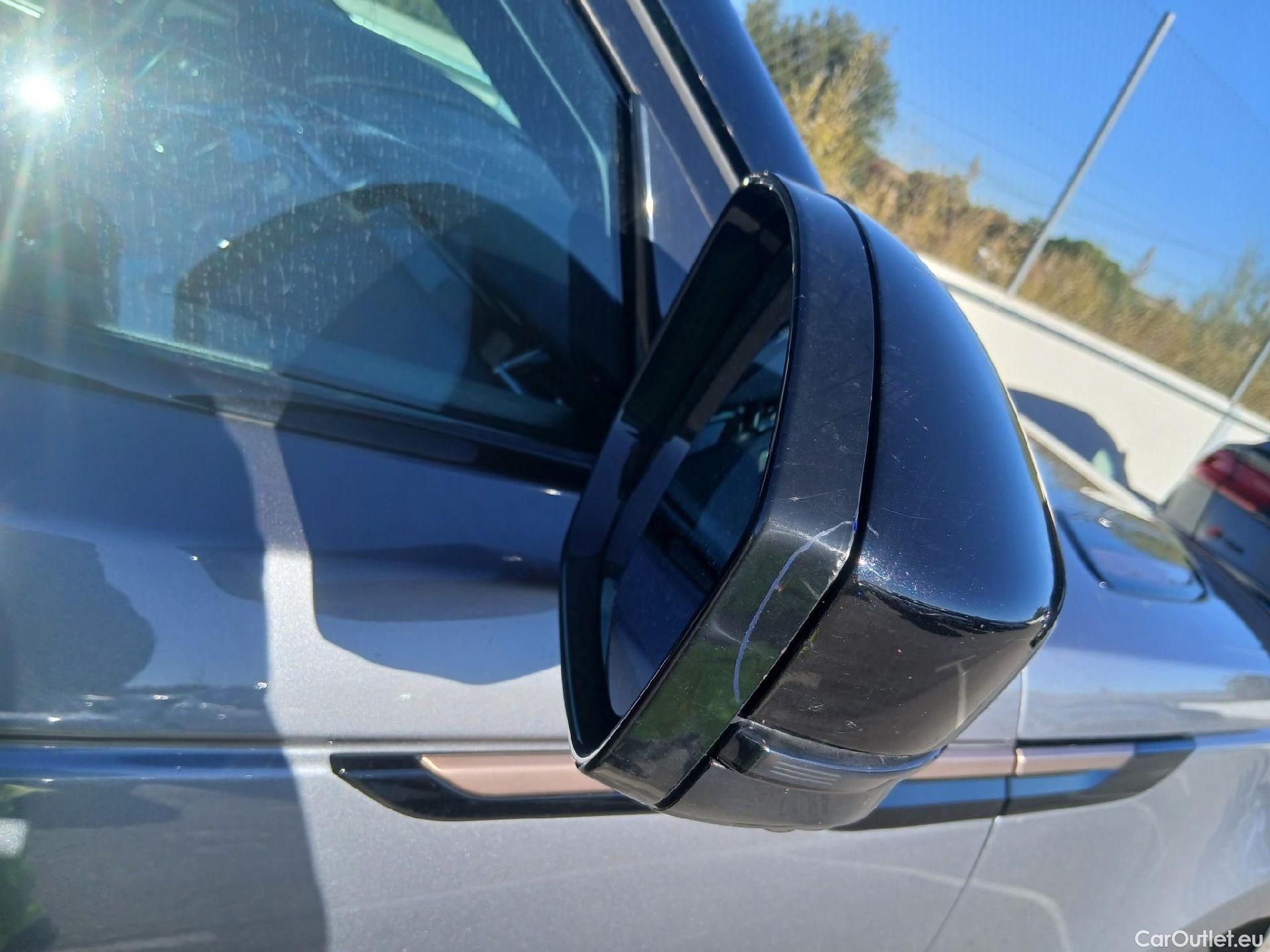  Land Rover  Range Rover LAND ROVER  Velar / 2017 / 5P / todoterreno 2.0D I4 150kW R-Dynamic S 4WD Auto #41