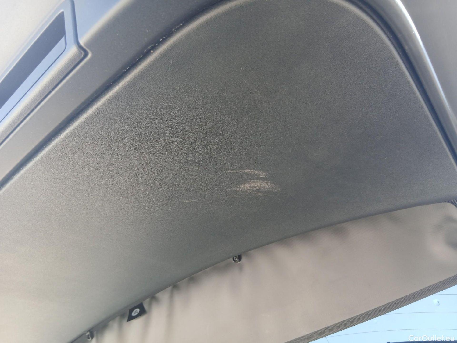  Land Rover  Range Rover LAND ROVER  Velar / 2017 / 5P / todoterreno 2.0D I4 150kW R-Dynamic S 4WD Auto #3