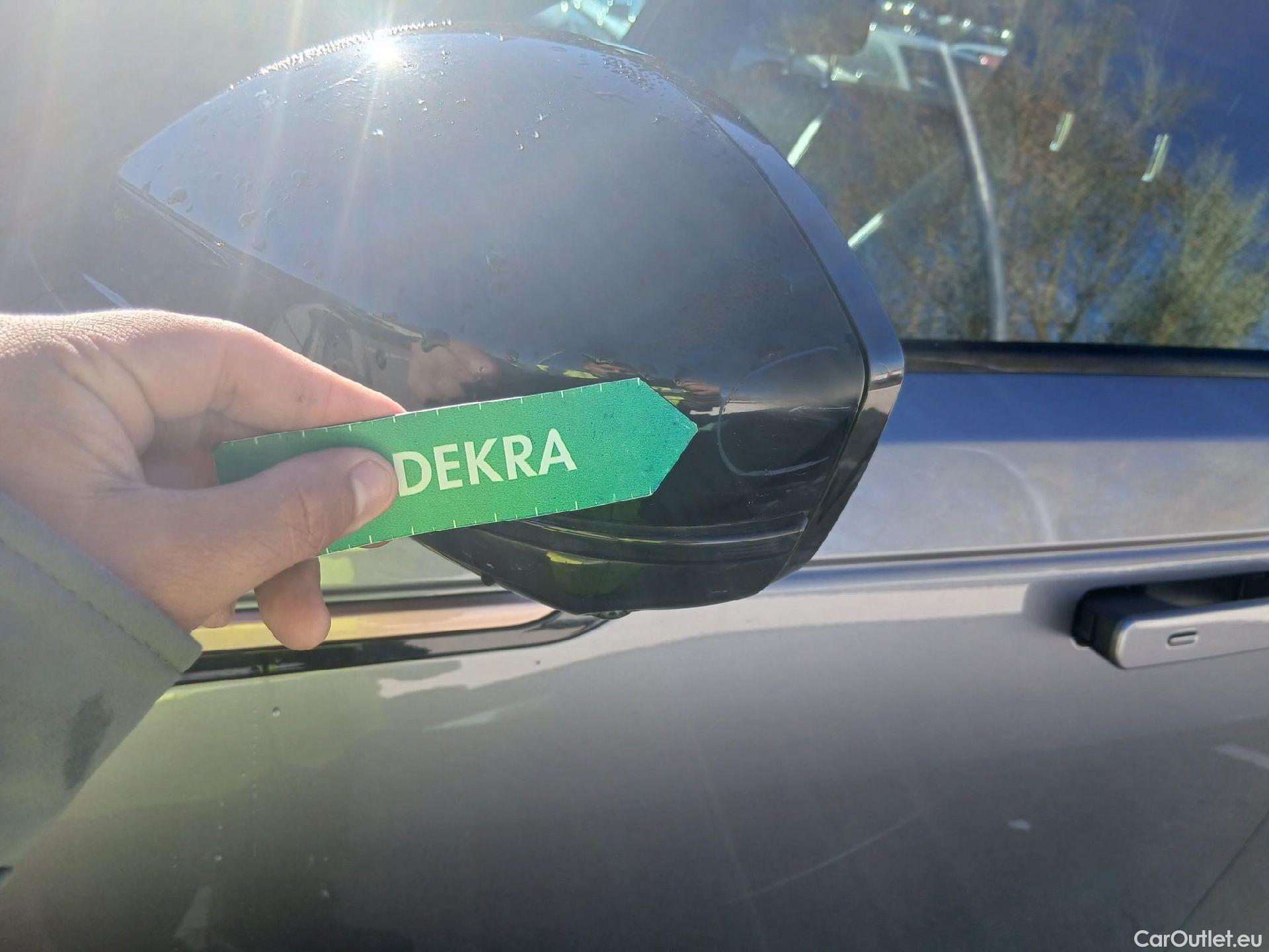  Land Rover  Range Rover LAND ROVER  Velar / 2017 / 5P / todoterreno 2.0D I4 150kW R-Dynamic S 4WD Auto #18