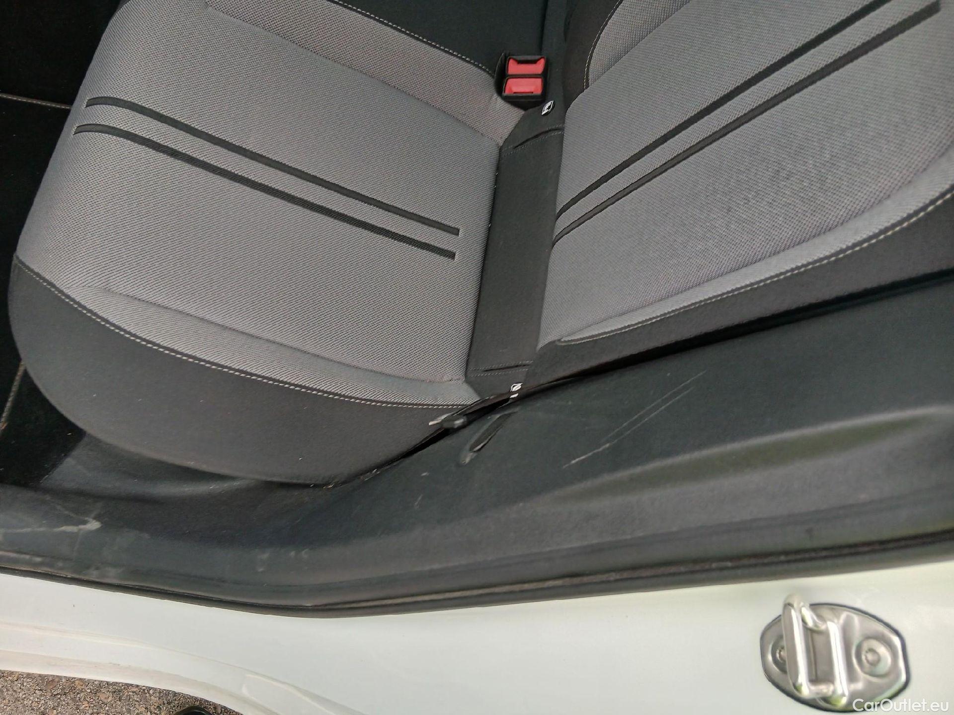  Land Rover  Discovery SEAT Nuevo León / 2020 / 5P / berlina con portón 2.0 TDI 85kW S&S Style Go(SP) #4