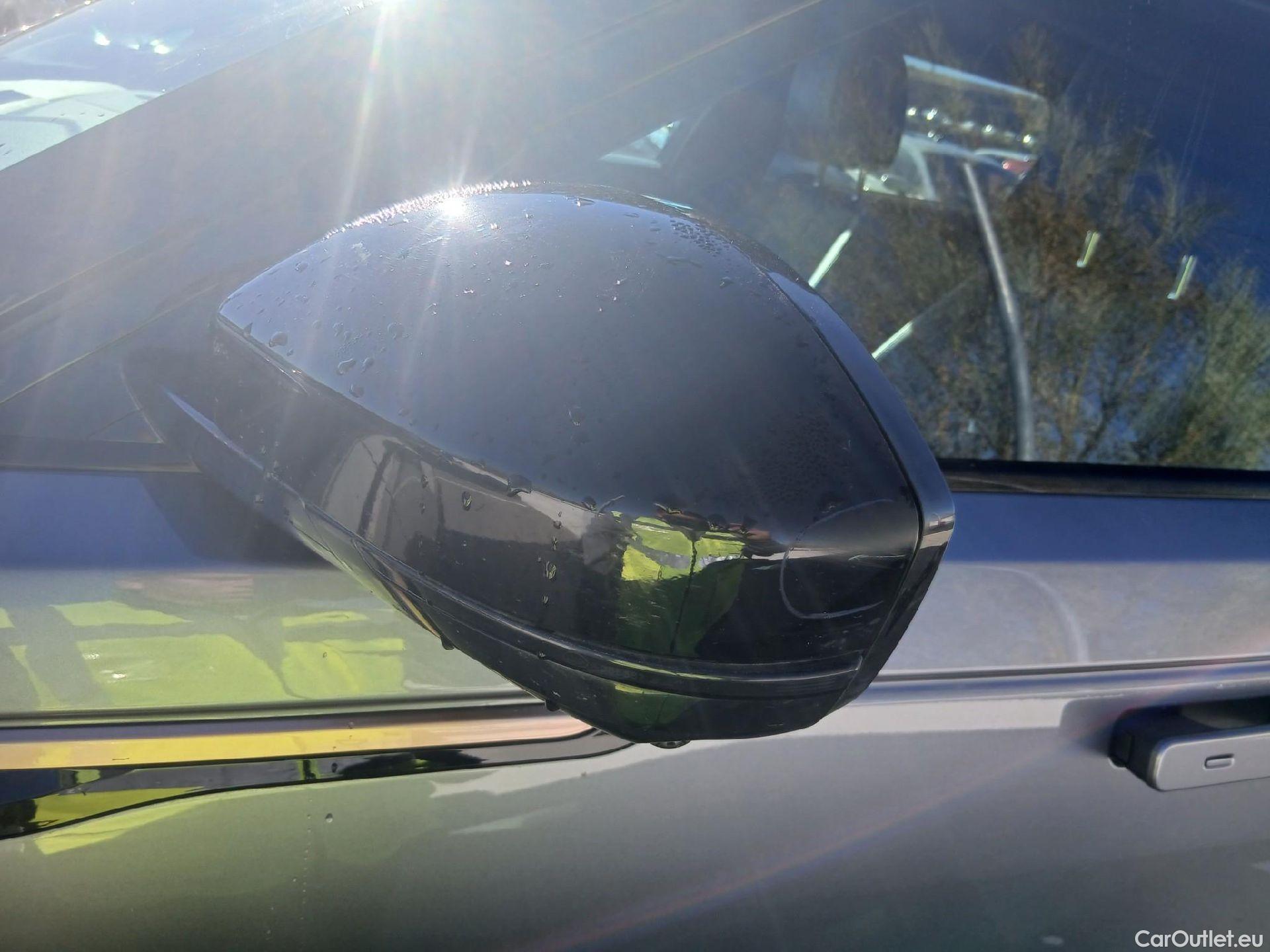  Land Rover  Range Rover LAND ROVER  Velar / 2017 / 5P / todoterreno 2.0D I4 150kW R-Dynamic S 4WD Auto #19