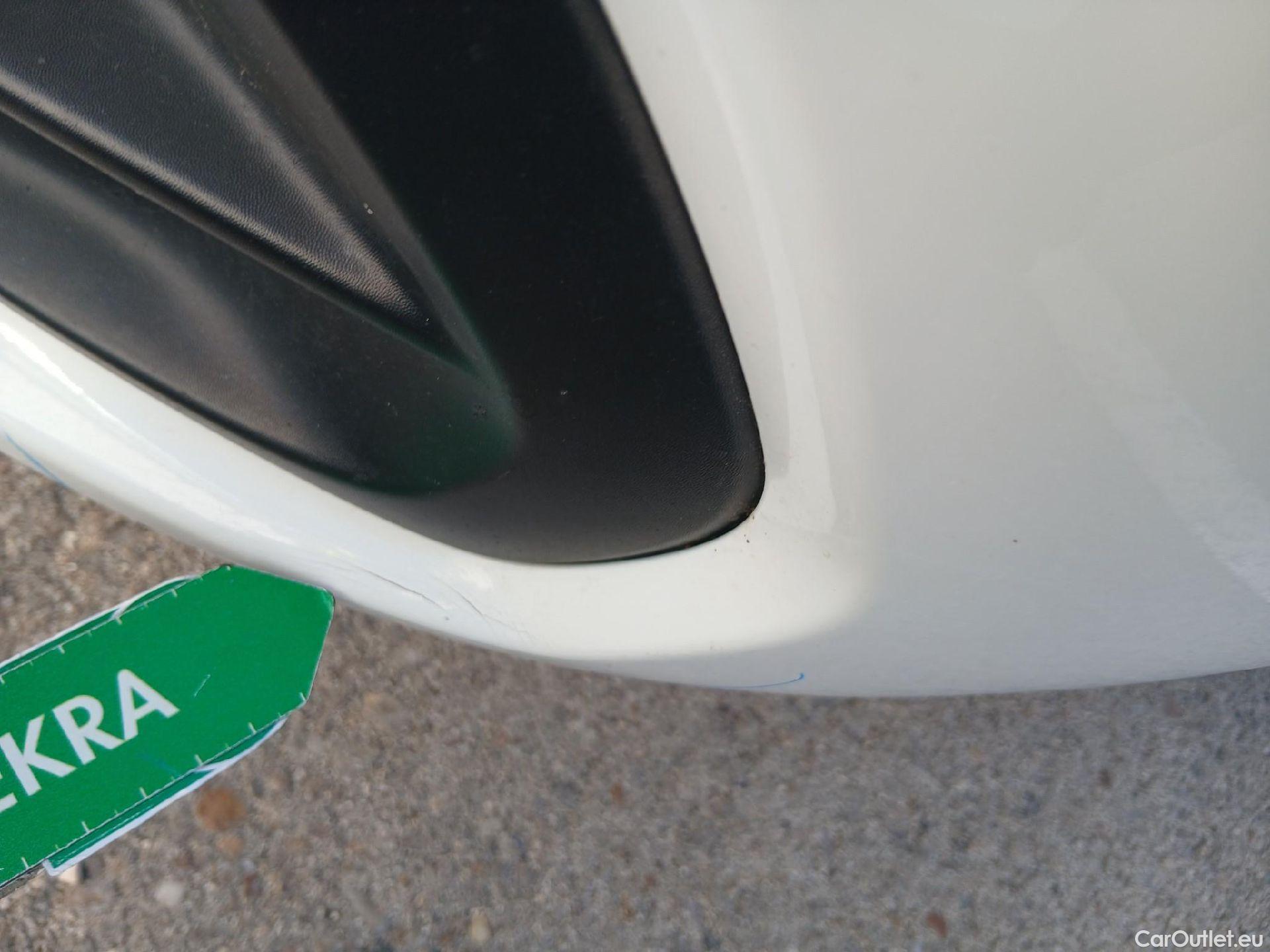  Peugeot  208 PEUGEOT  / 2015 / 5P / berlina con portón 5P ACTIVE BlueHDi 73kW (100CV) #16