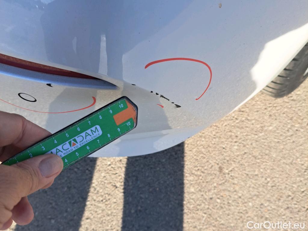  Bmw  Serie 1 BMW  / 2019 / 5P / berlina con portón 118i #21