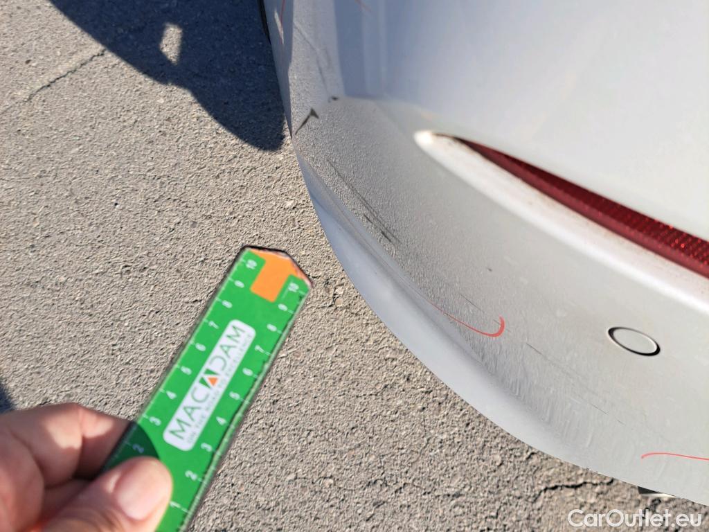  Bmw  Serie 1 BMW  / 2019 / 5P / berlina con portón 118i #24