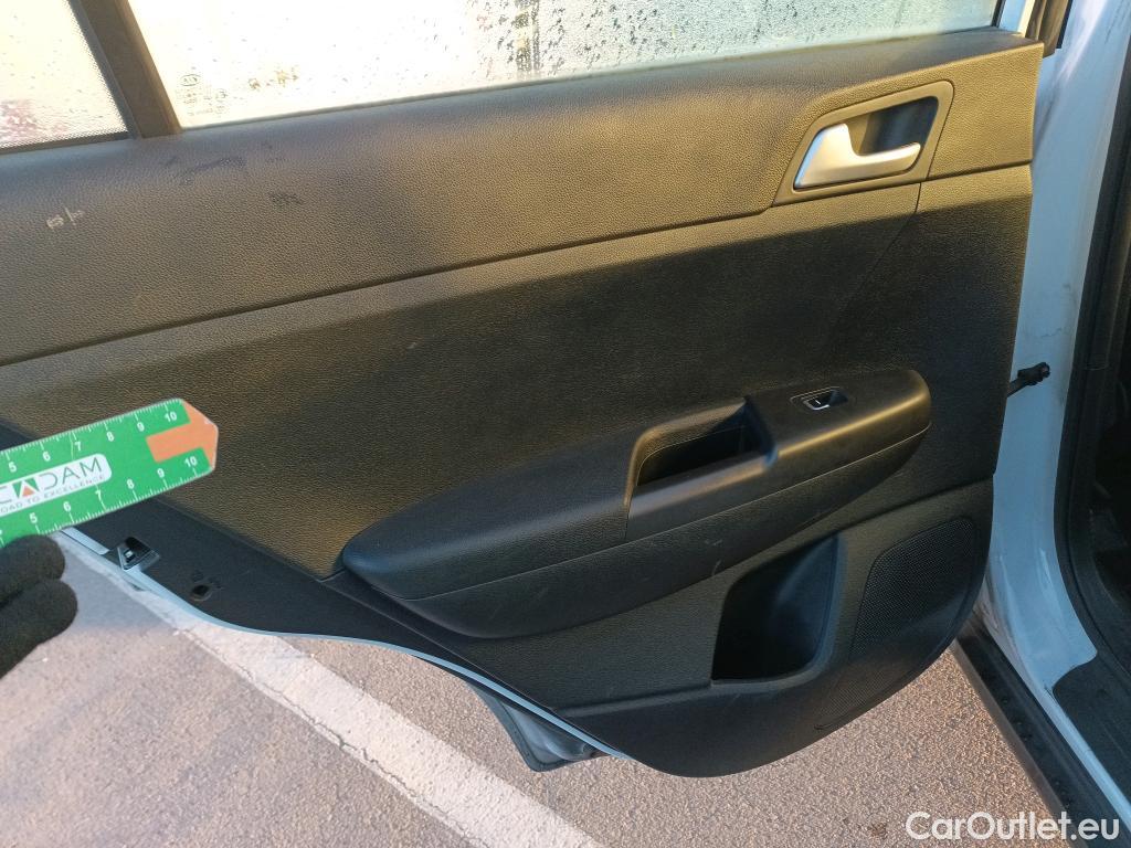  KIA  Sportage KIA  / 2018 / 5P / todoterreno 1.6 MHEV Concept 85kW (115CV) 4x2 #25