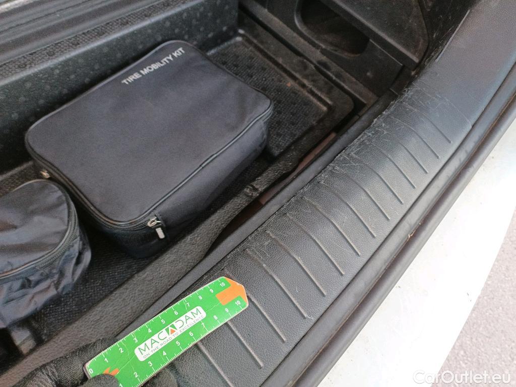  KIA  Sportage KIA  / 2018 / 5P / todoterreno 1.6 MHEV Concept 85kW (115CV) 4x2 #28