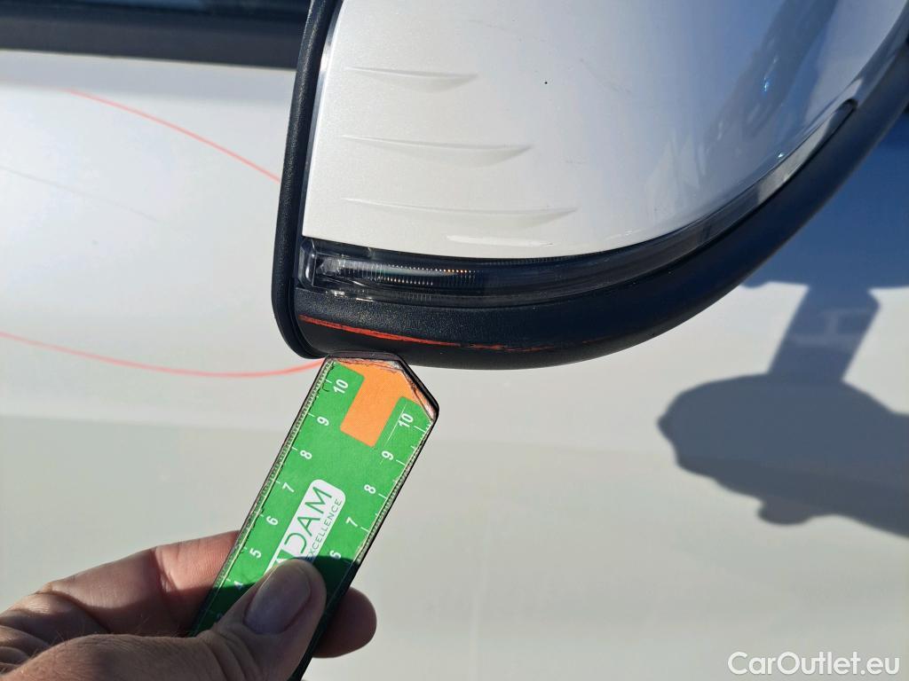  Bmw  Serie 1 BMW  / 2019 / 5P / berlina con portón 118i #32