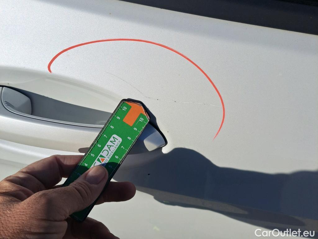  Bmw  Serie 1 BMW  / 2019 / 5P / berlina con portón 118i #9