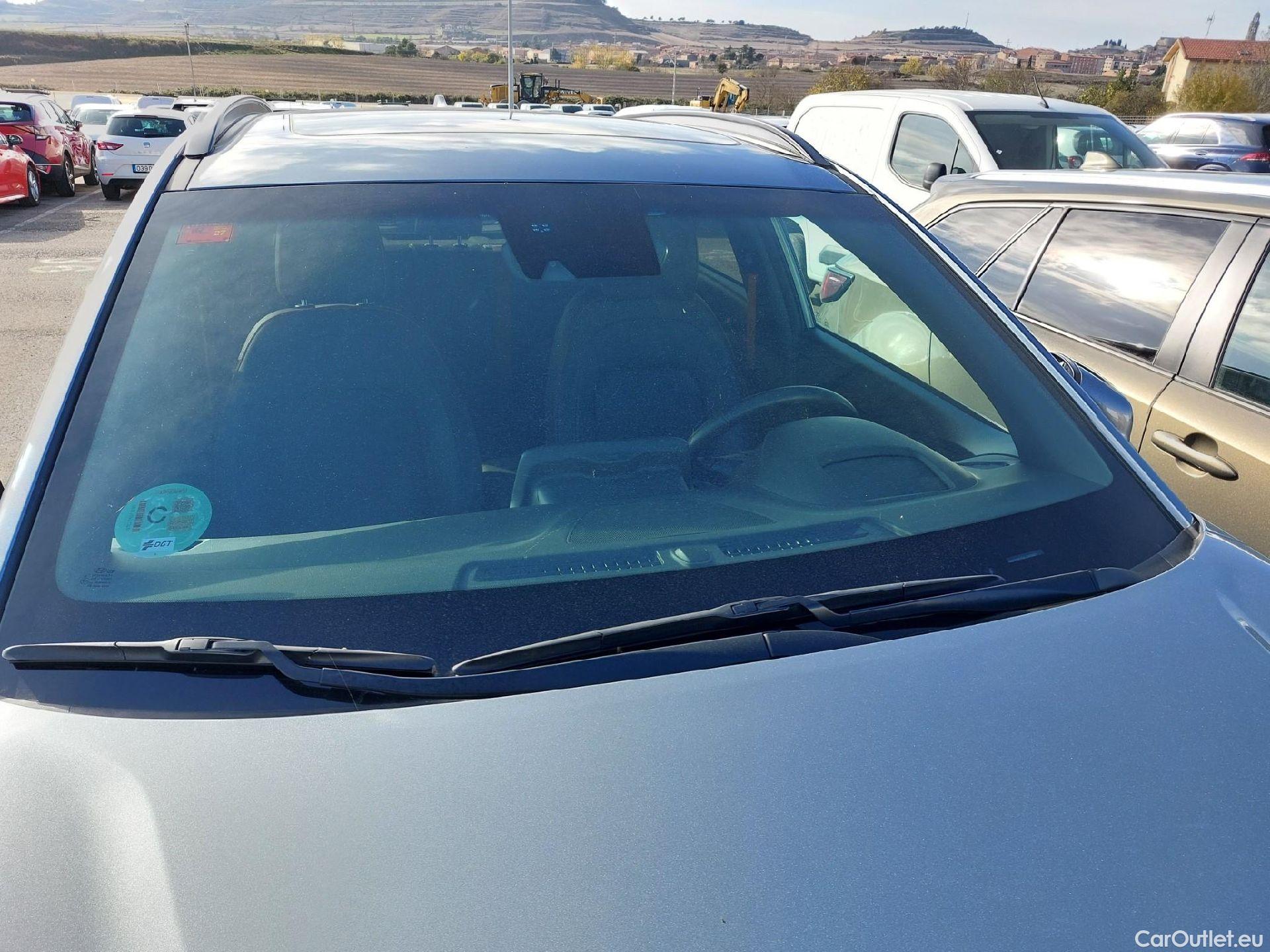  Hyundai  Konna HYUNDAI Kona / 2017 / 5P / todoterreno KONA TGDI 1.6 176CV 4X4 DT STYLE SKY #3