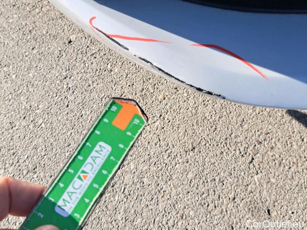  Bmw  Serie 1 BMW  / 2019 / 5P / berlina con portón 118i #19