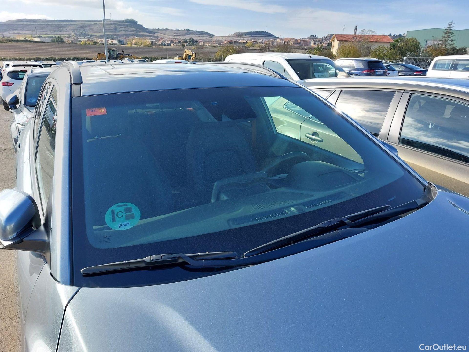  Hyundai  Konna HYUNDAI Kona / 2017 / 5P / todoterreno KONA TGDI 1.6 176CV 4X4 DT STYLE SKY #4