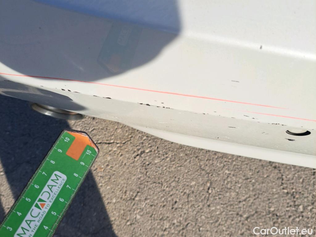  Bmw  Serie 1 BMW  / 2019 / 5P / berlina con portón 118i #23