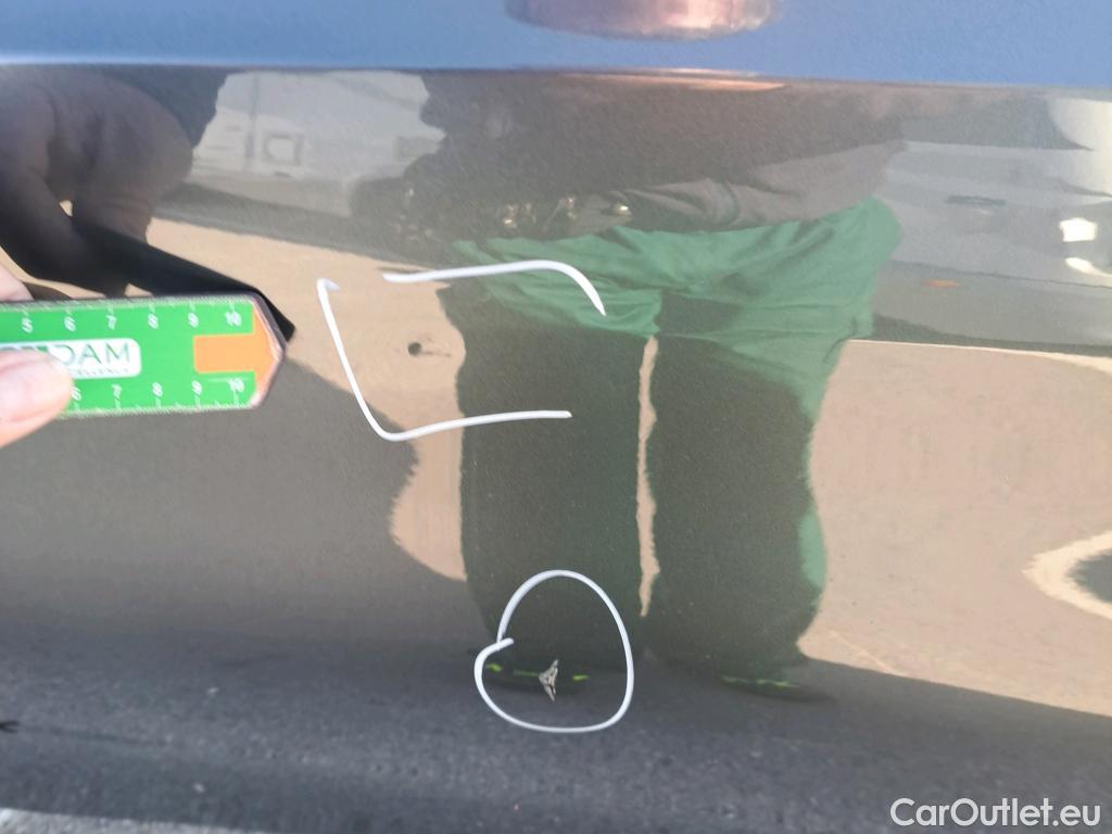  Bmw  Serie 3 BMW  / 2018 / 4P / sedán 318d #2