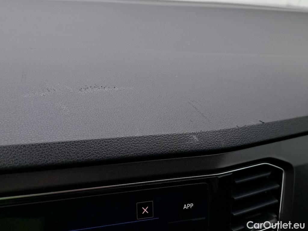  Volkswagen  T-ROC VOLKSWAGEN  / 2017 / 5P / todoterreno Advance 1.0 TSI 85kW (115CV) #4