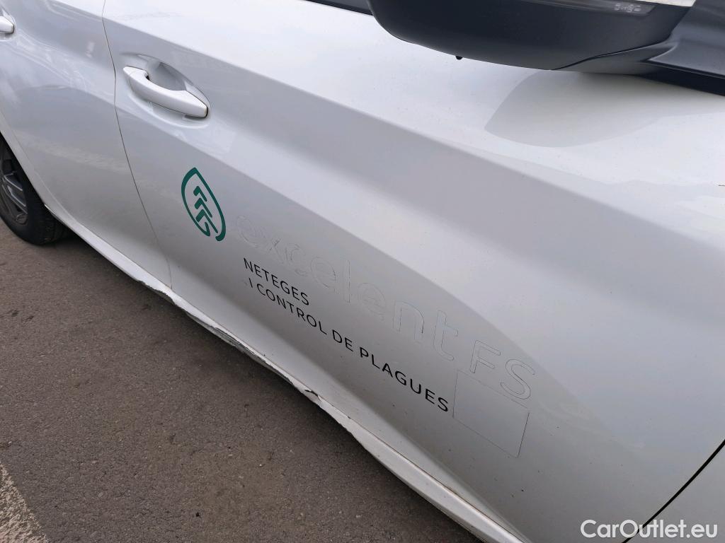  Peugeot  208 PEUGEOT  / 2019 / 5P / berlina con portón PureTech 73kW (100CV) Active Pack #15